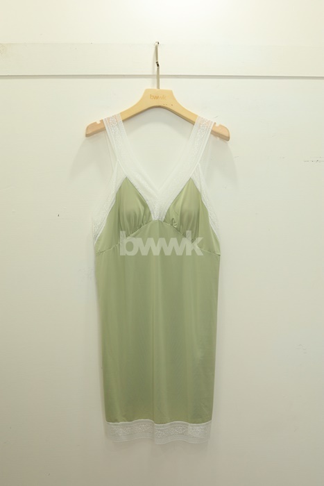 嫩綠 蕾絲點綴府綢背心