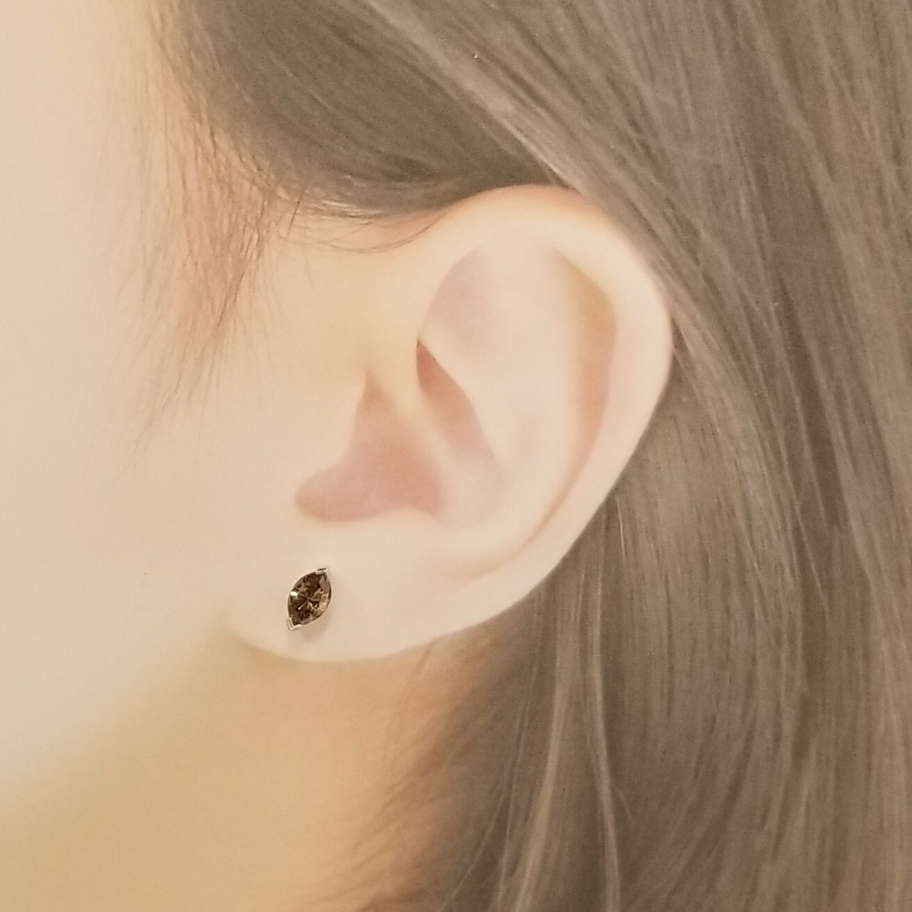 全新18K白金【主石1卡3份欖尖形咖啡鑽】耳環