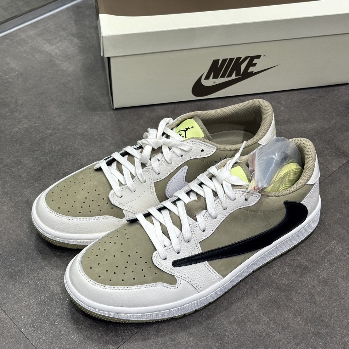 TRAVIS SCOTT x AIR JORDAN 1 LOW GOLF NRG "Neutral Olive" 灰綠 聯名 倒鉤 FZ3124-200