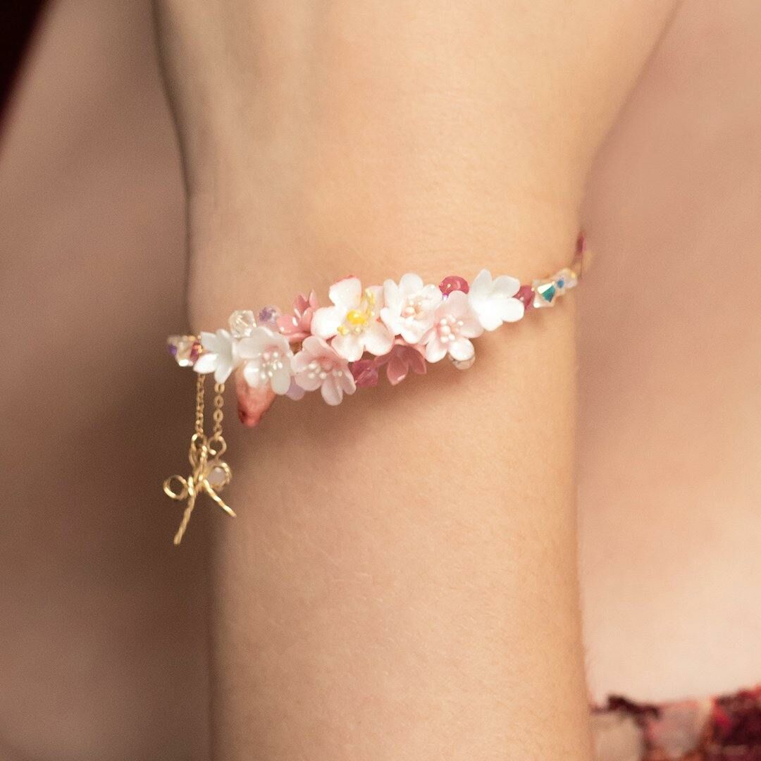 Flushing Cheek Floral 14K Gold-plated Bangle