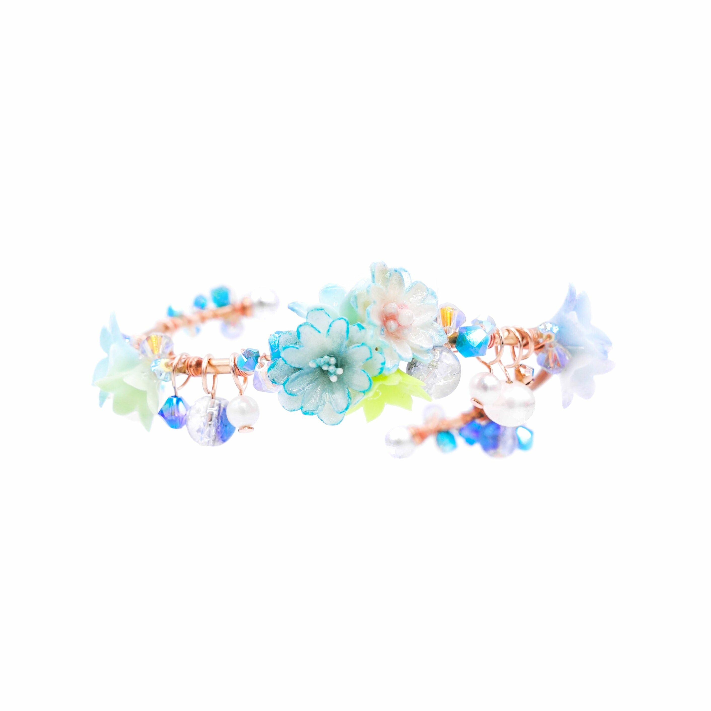 ZINNIA Aqua Crystal Pearl Floral Gold-plated Bangle