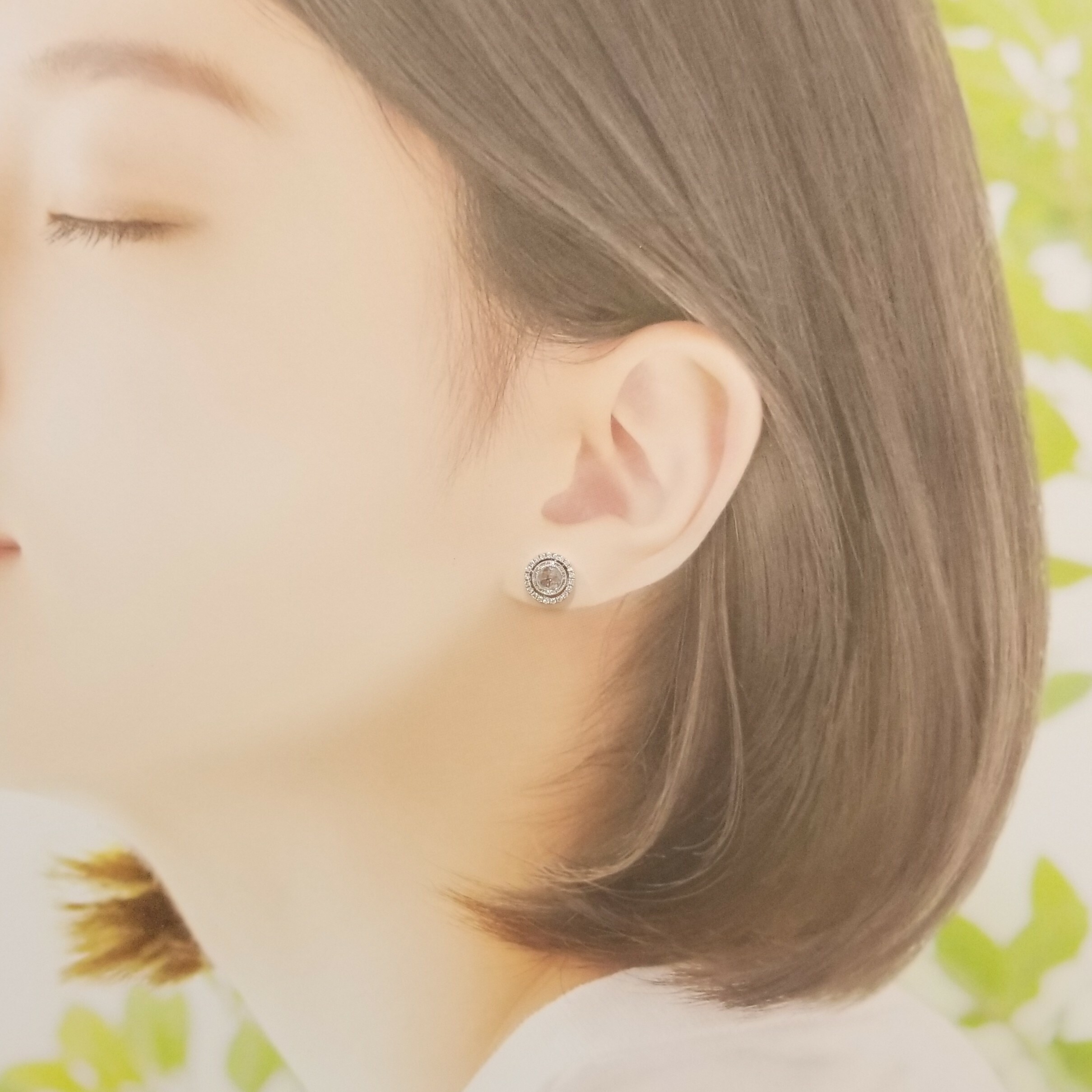 全新18K白金【主石48份鑽石】配小鑽共68份鑽石耳環