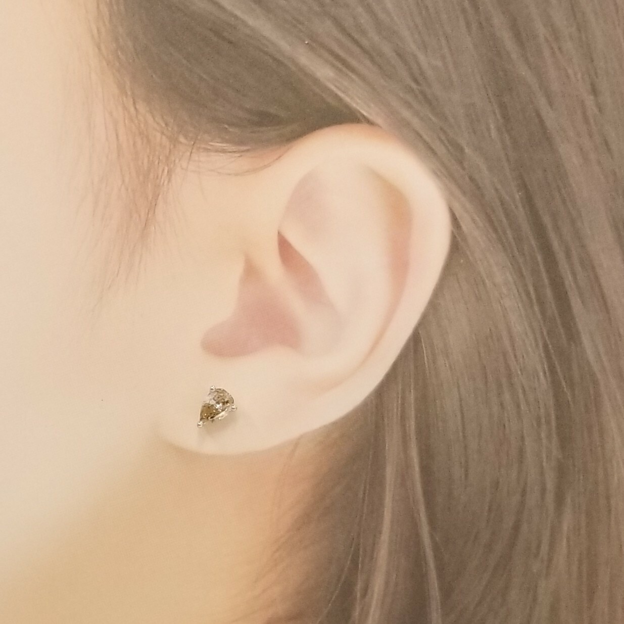 全新18K白金【主石1卡3份梨形咖啡鑽石】耳環