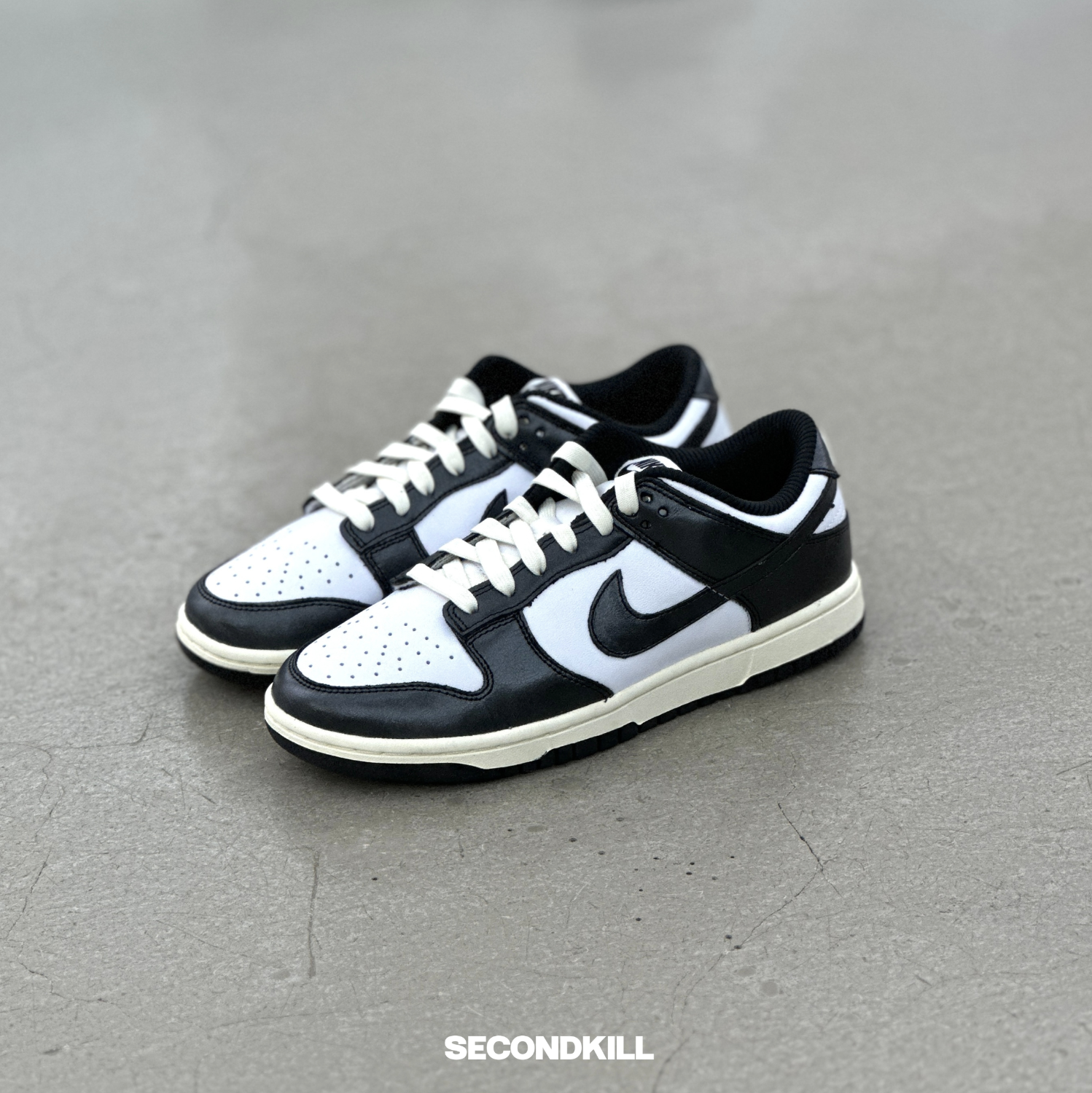 Nike Dunk Low Vintage Panda l FQ8899-100