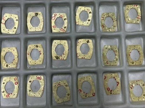 台灣手錶品牌吟遊詩人的呢喃承天府韻錶：每個CASE RING鑄造完畢之後，都還要經過師傅的手工修整，才能精密的與面盤上微鑄造物件結合，手工製作的成份非常高