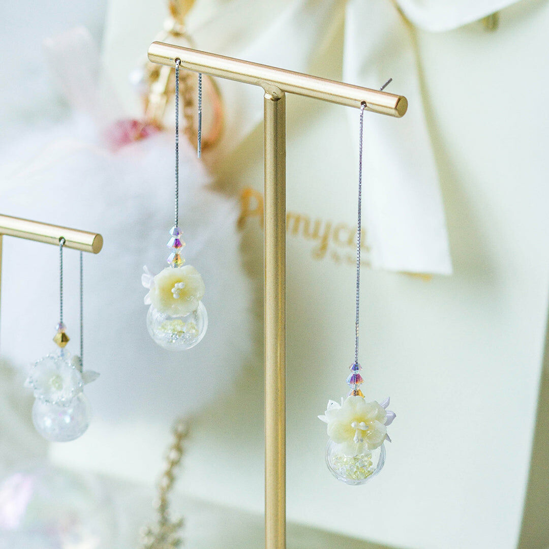 POM POM Peony Snow 925 Silver Ear Chains