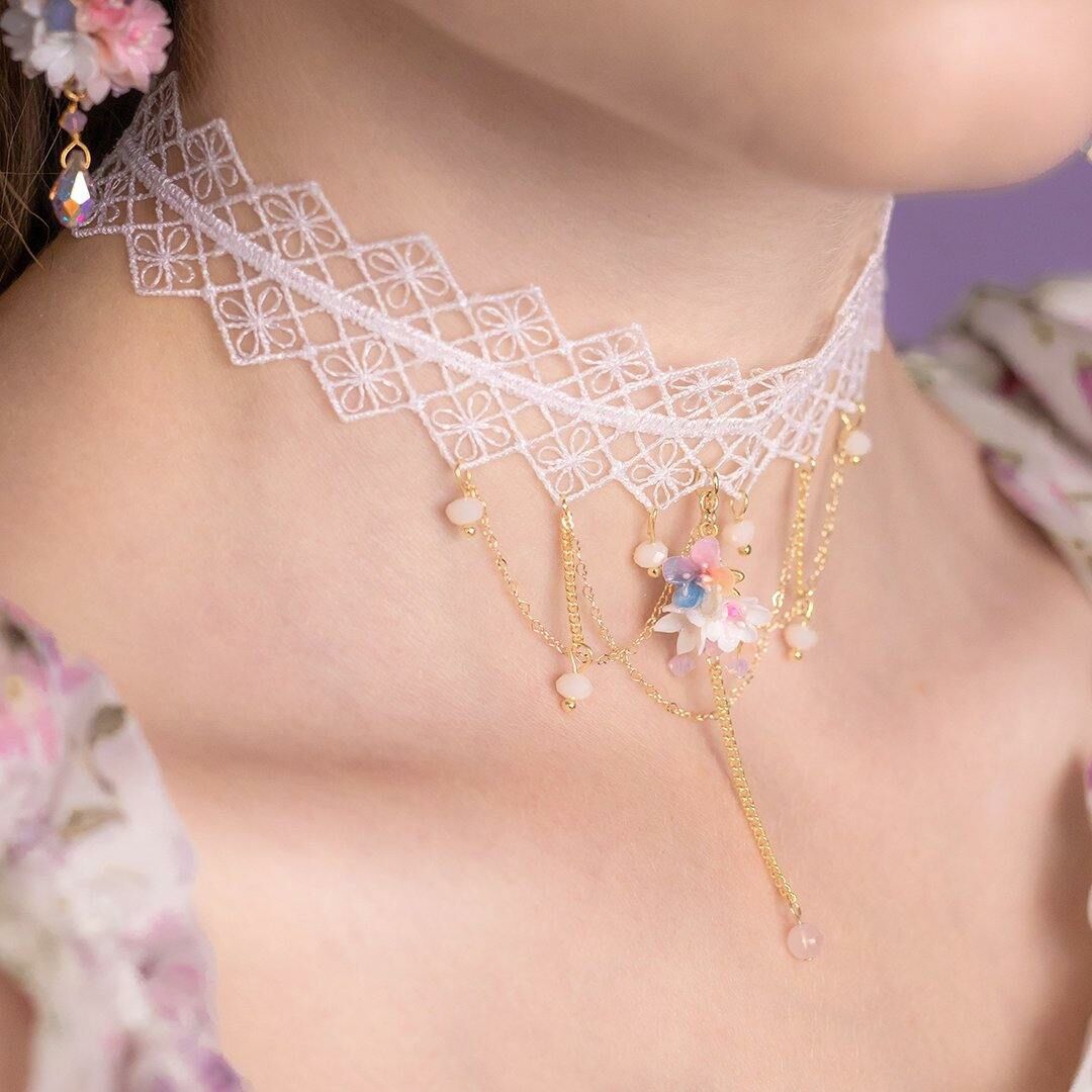 Aurora Snowflake Lace Choker
