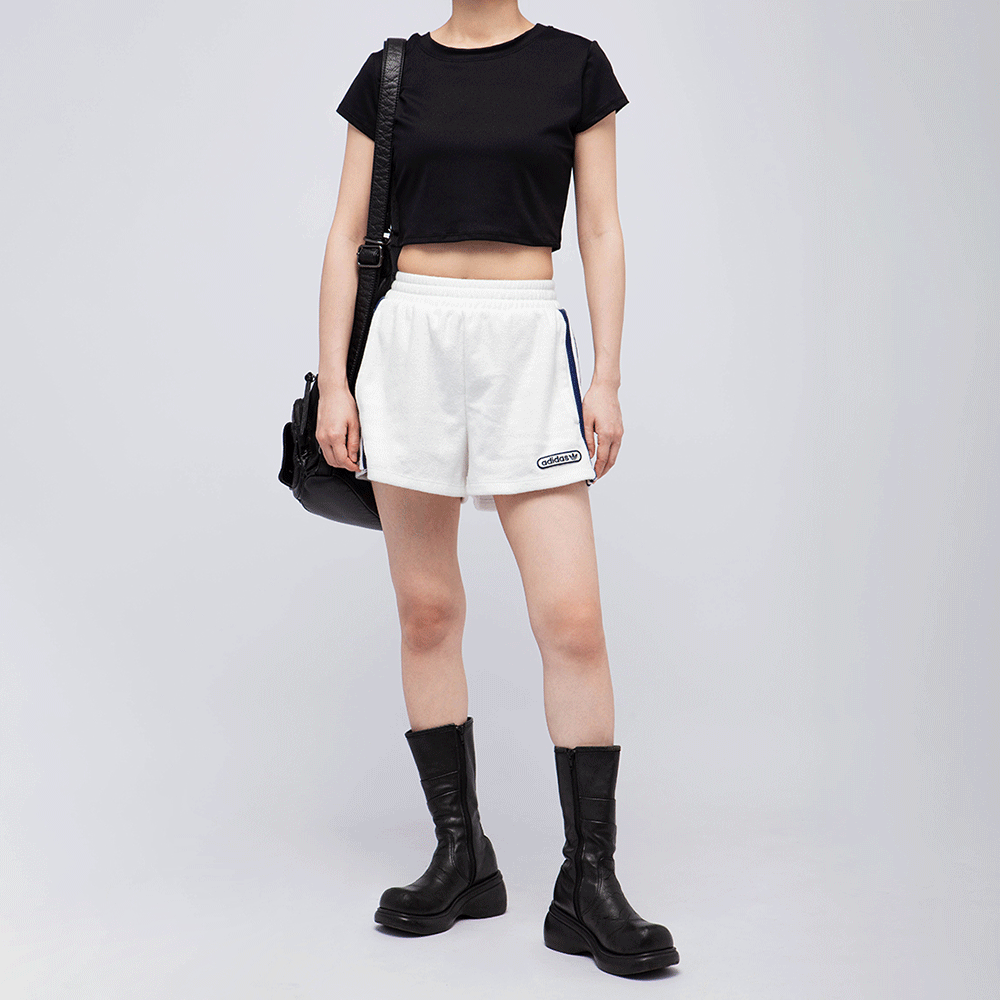 VINTAGE ADIDAS SHORTS