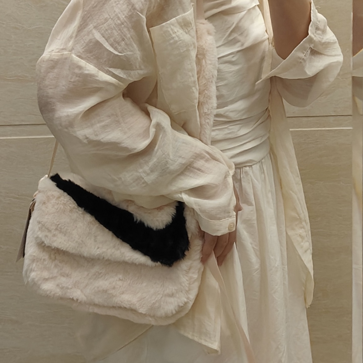 Nike NSW Futura 3 毛毛信封包 黑/米 背帶可調 側背包 肩背包 多夾層