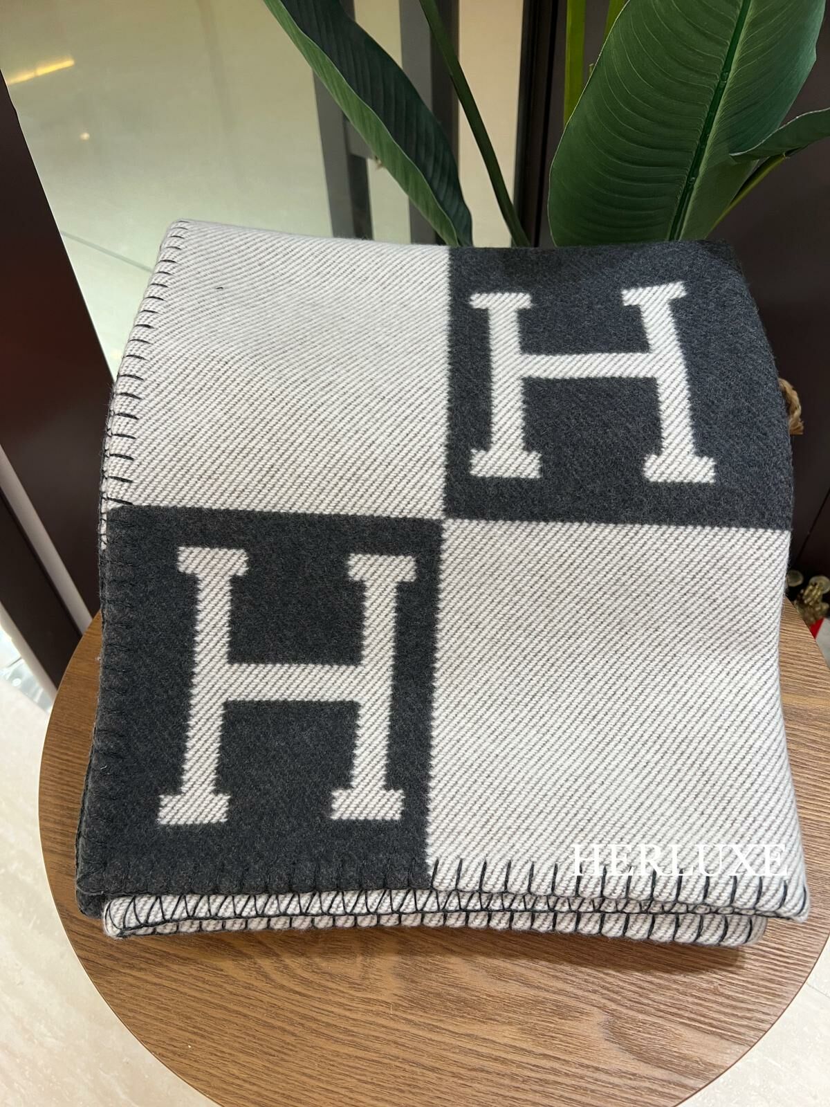 Avalon III throw blanket in jacquard woven wood & cashmere Gris Fon