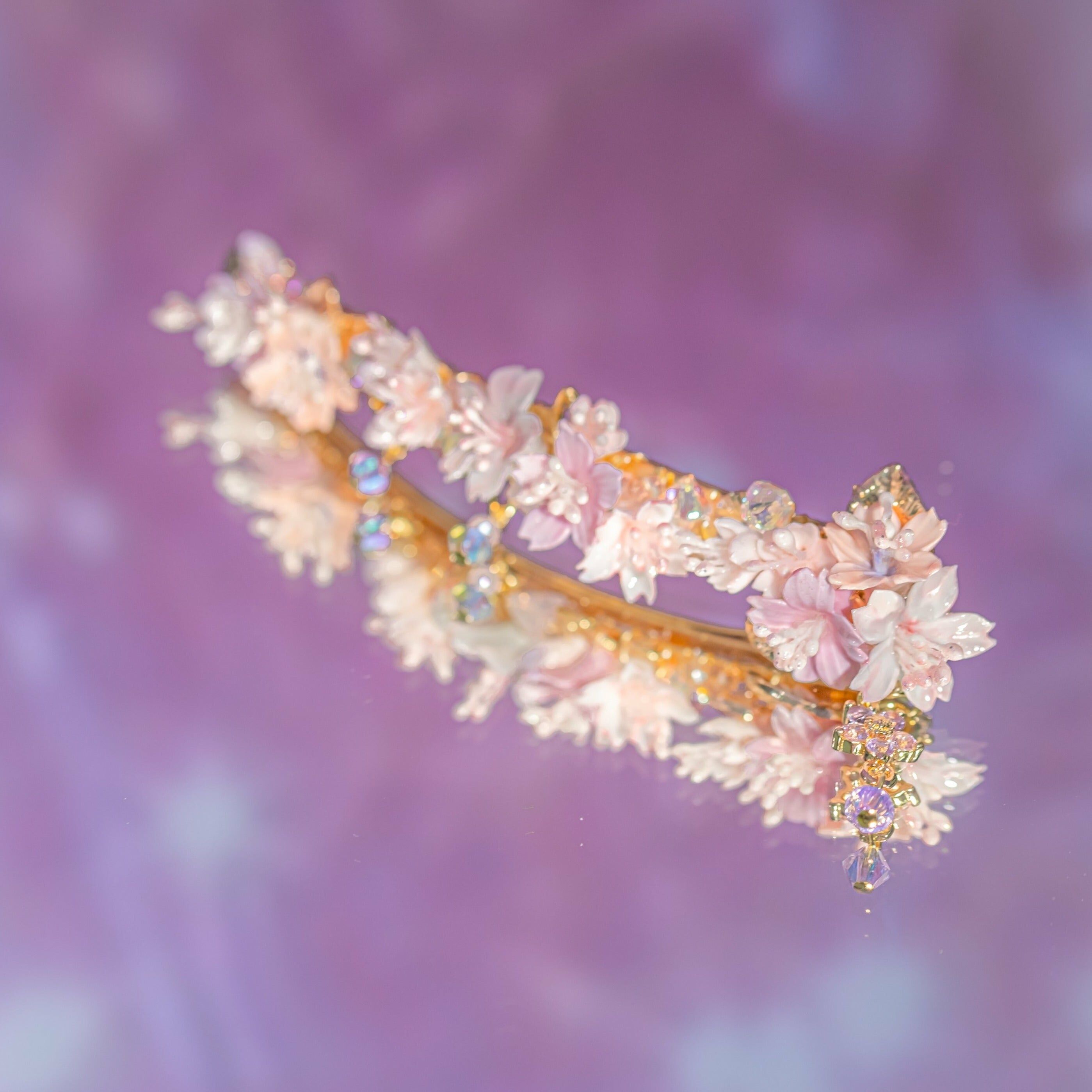 Ode of Blossom 14K Gold-plated Curvy Moon Clip