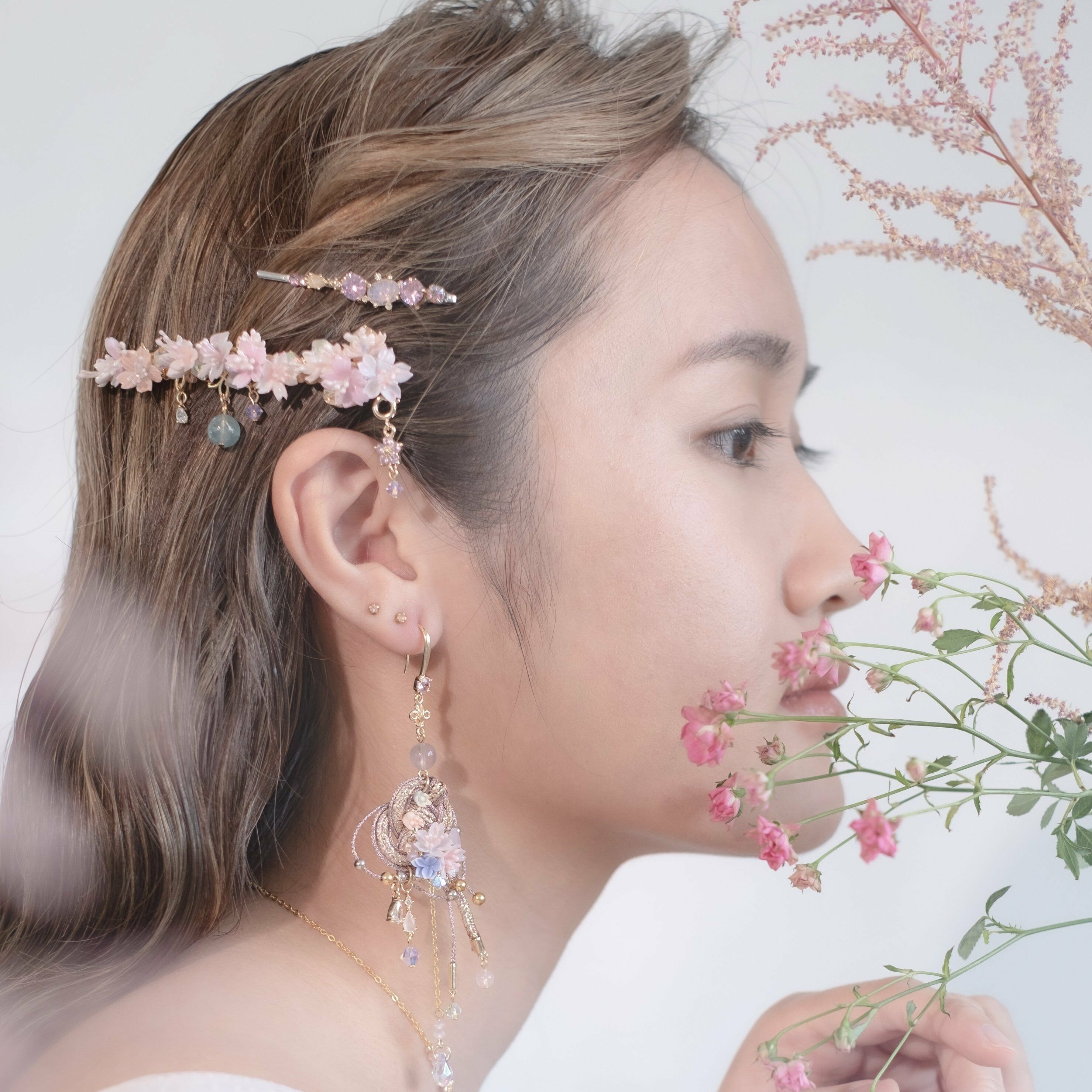 Ode of Blossom 14K Gold-plated Curvy Moon Clip