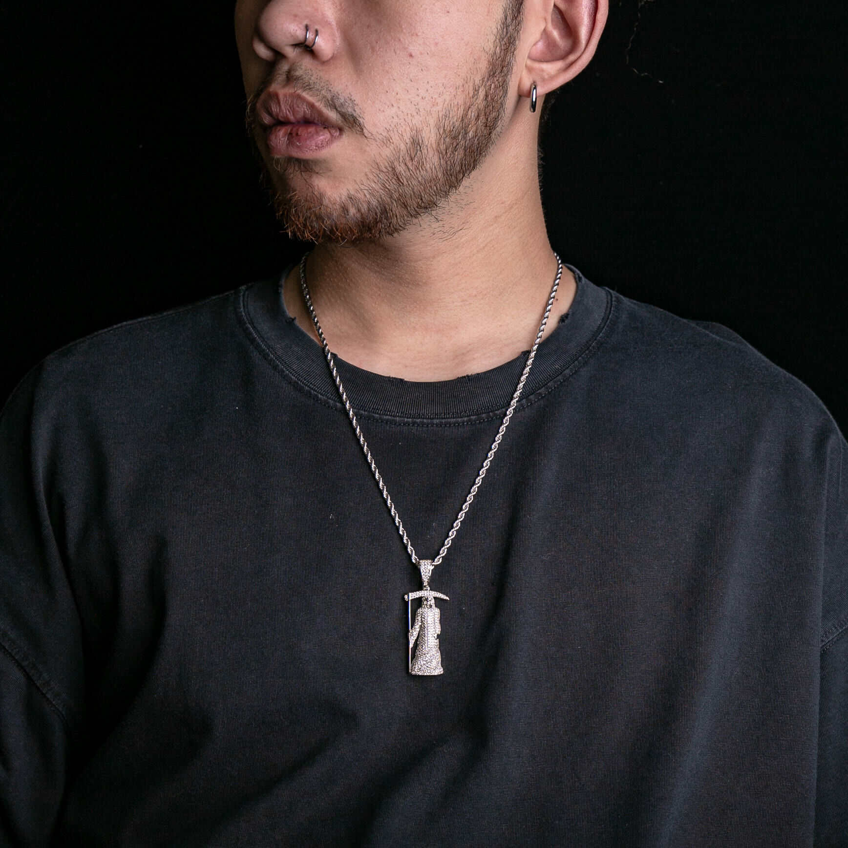 滿鑲立體死神墜飾