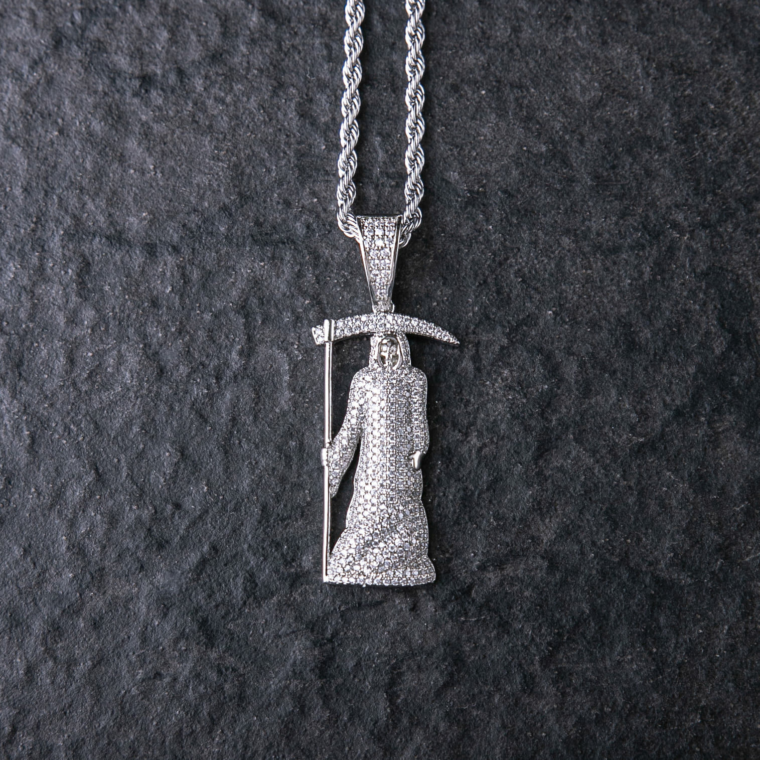 滿鑲立體死神墜飾