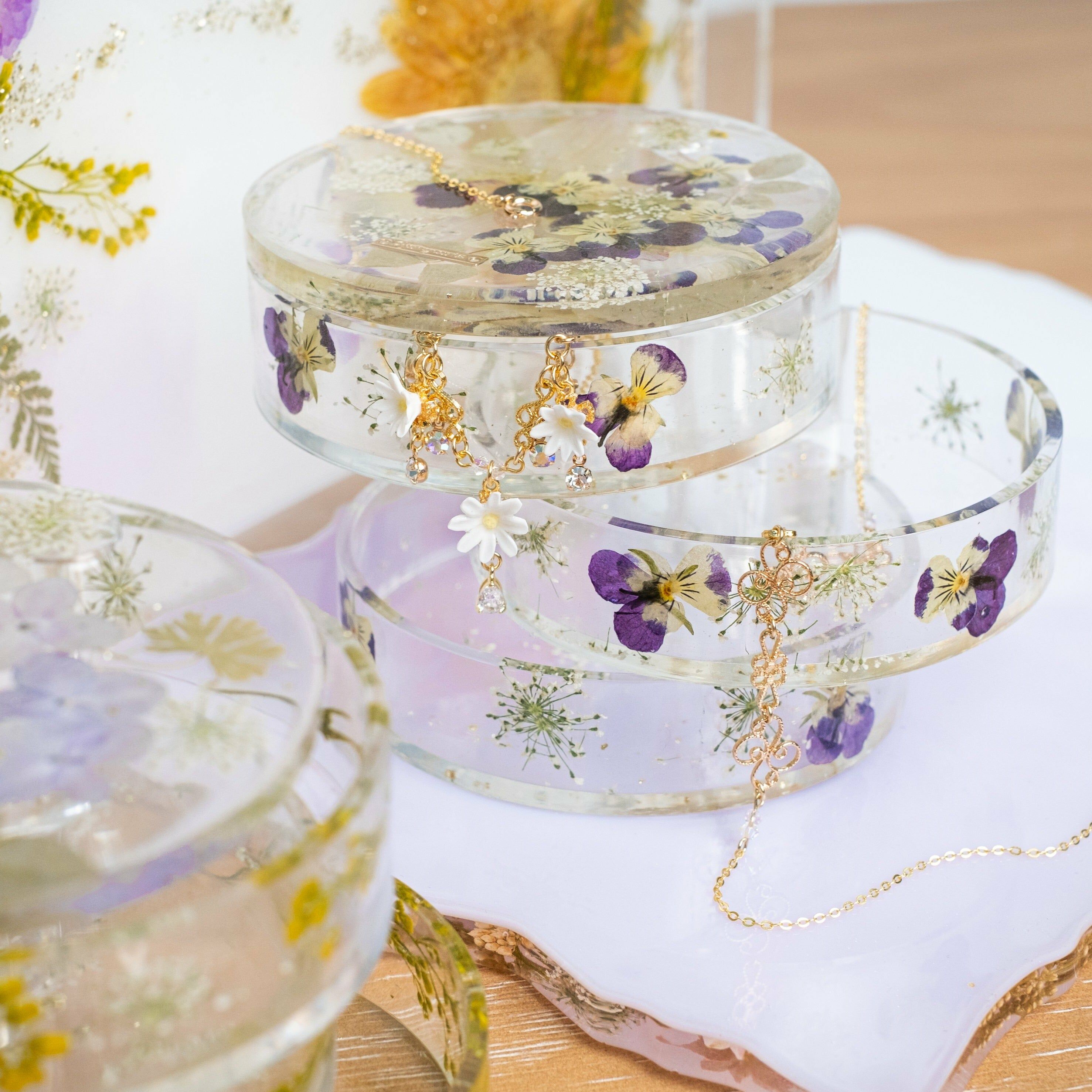 ➆ Three-tier Accessory Container (2 Designs)