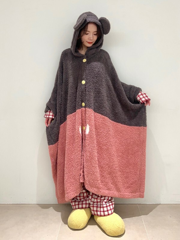 (現貨) 日本代購 ❘ GELATO PIQUE x Disney 米奇 Mickey 連帽 披肩 斗篷 造型 毛毯 毯子+ 腳丫造型 室內拖鞋