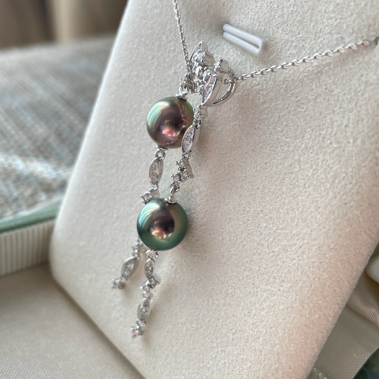 18K金大溪地黑珍珠鑽石套鍊 - 夢雨珠簾