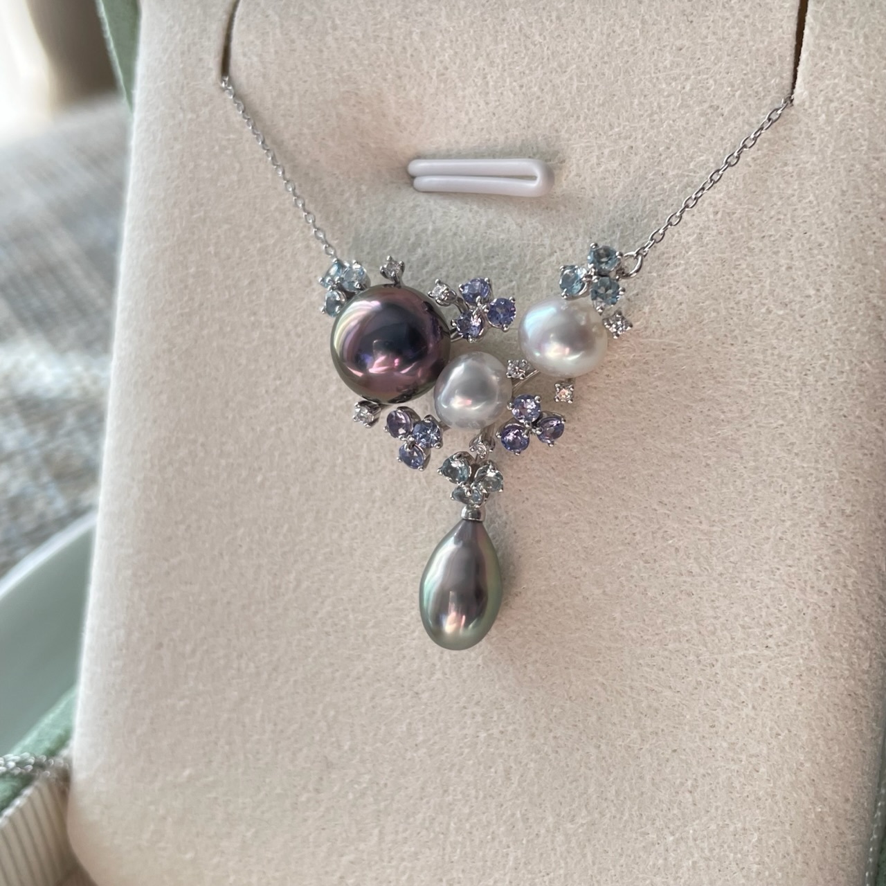 18K金大溪地黑珍珠+澳白Keshi鑽石彩寶套鍊 - 夢幻星河