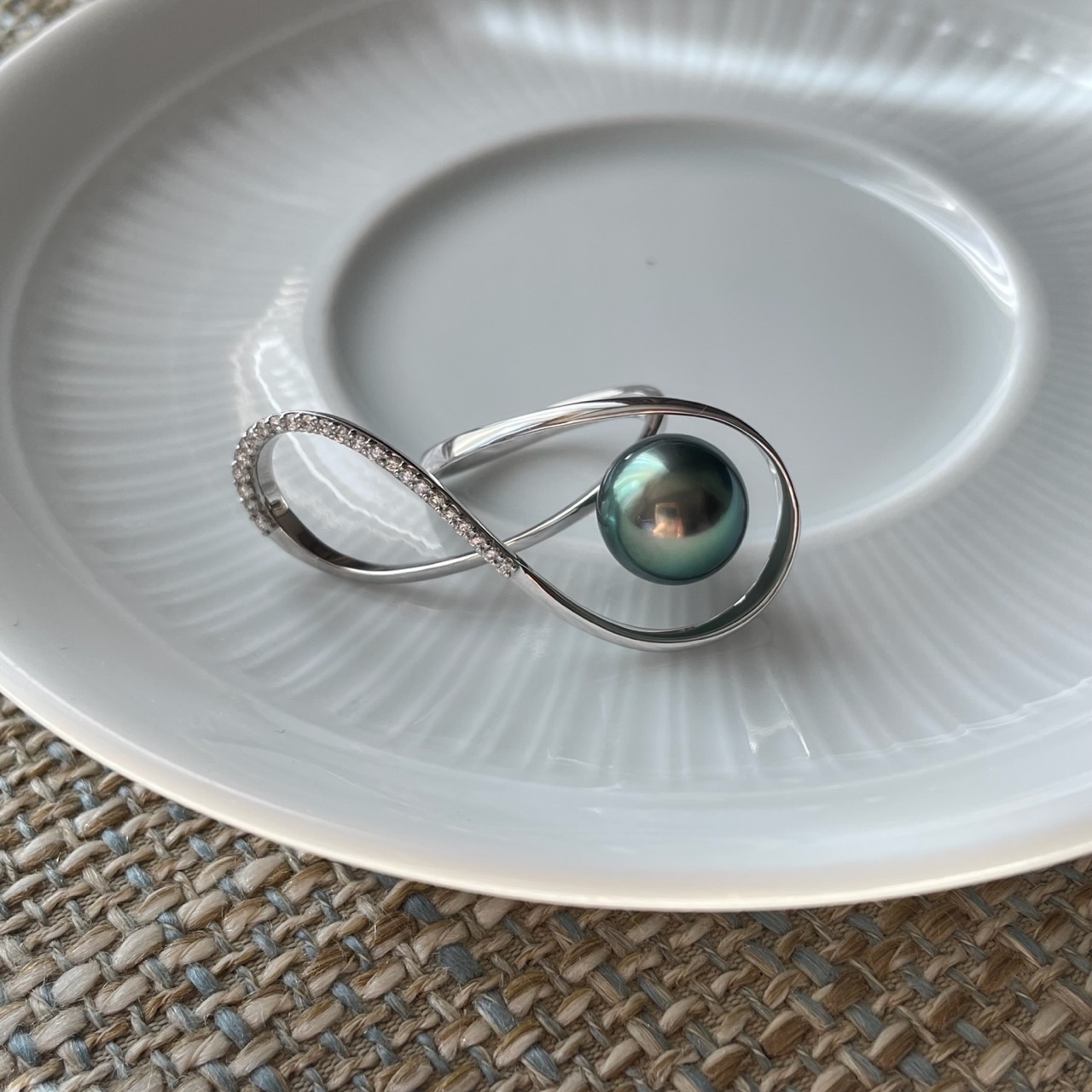 18K金大溪地黑珍珠鑽石戒指 - 無限♾️