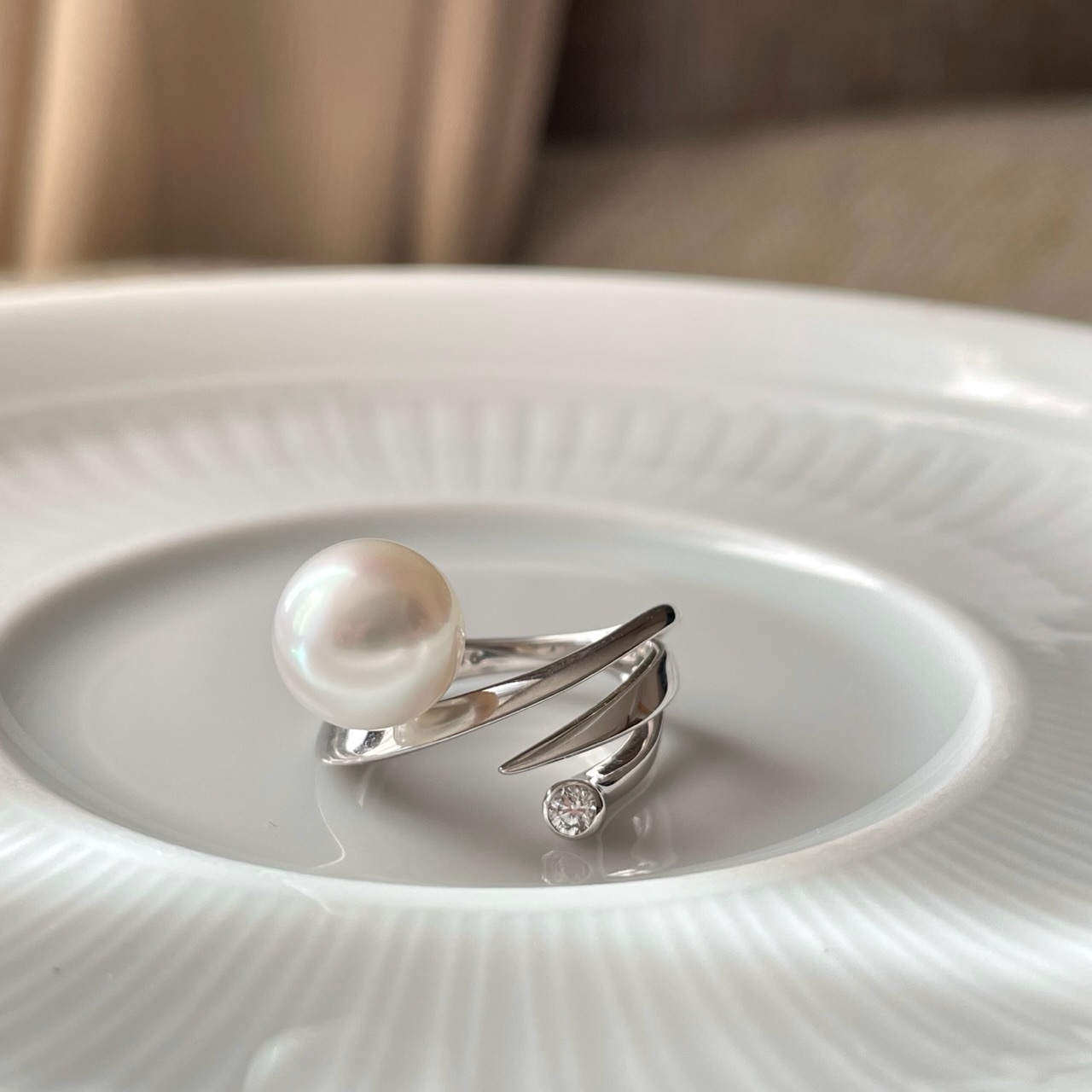 18K金澳白珍珠鑽石戒指 - 簡約律動