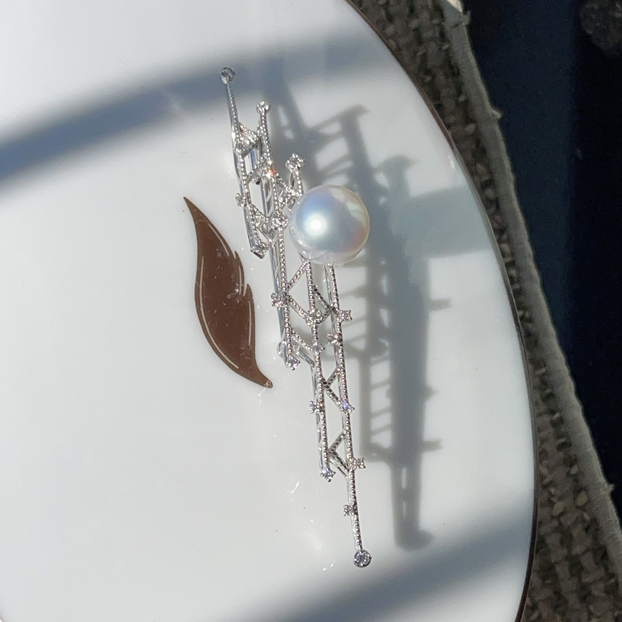 18K金澳白珍珠鑽石胸針/吊墜 (11-12mm)