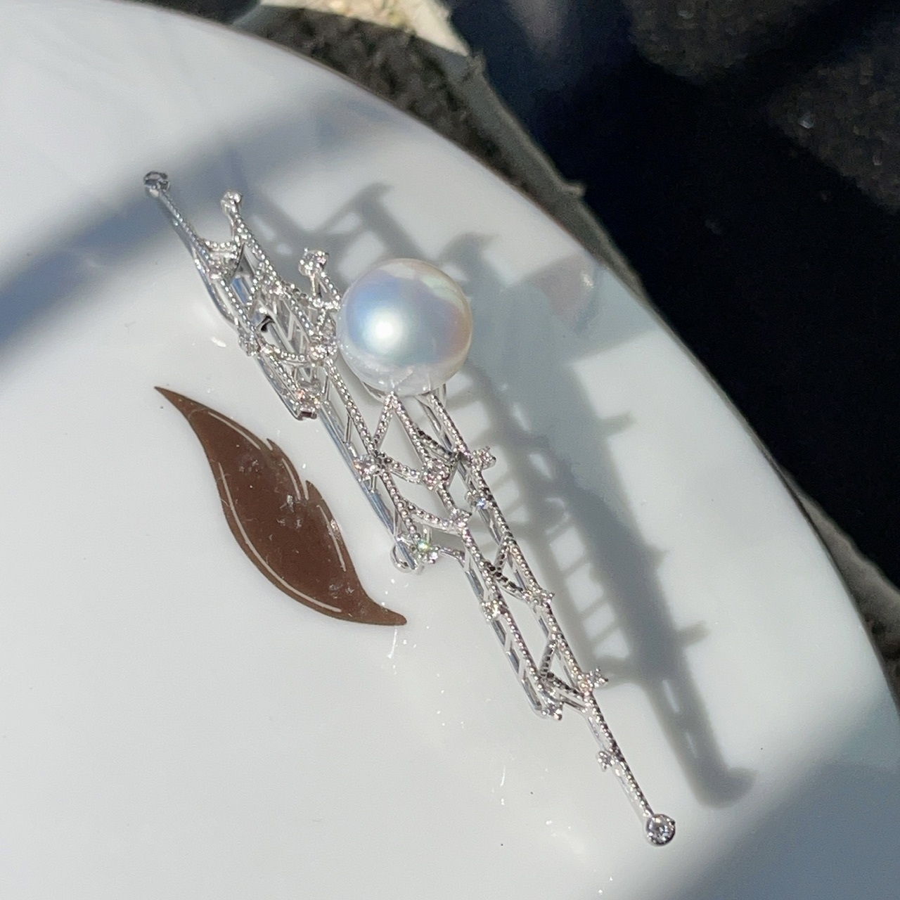 18K金澳白珍珠鑽石胸針/吊墜 (11-12mm)