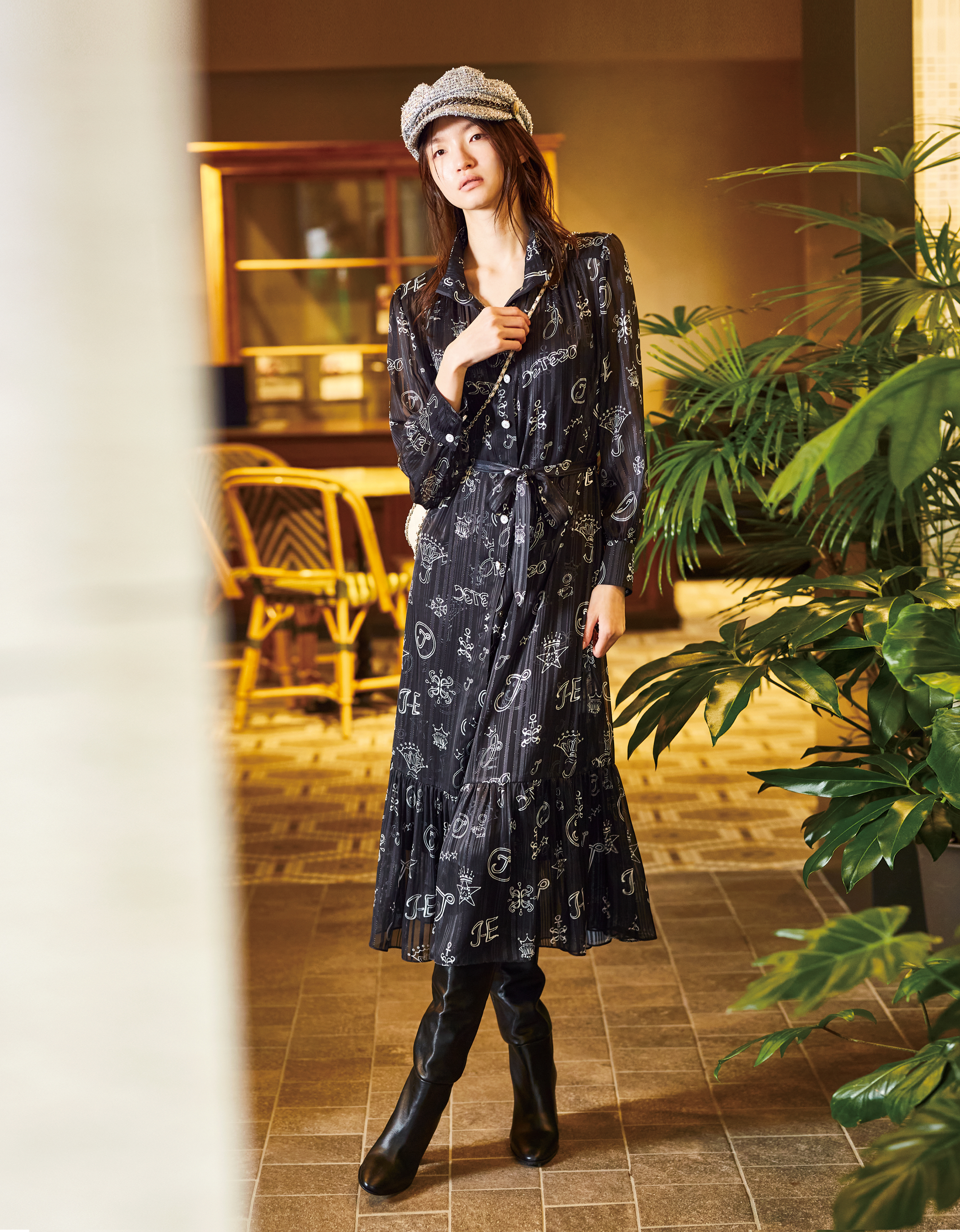 BC15016E1 洞穴白色壁畫透膚修身洋裝 (附內搭/本布腰帶)