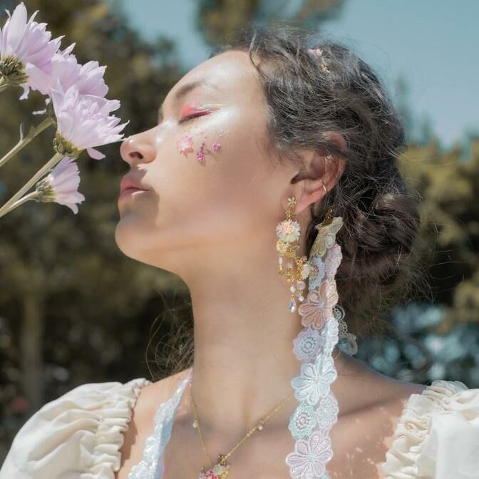 Deer's Telepathy Floral Tiara (with 3 Detachable Ribbon Dangle Set)