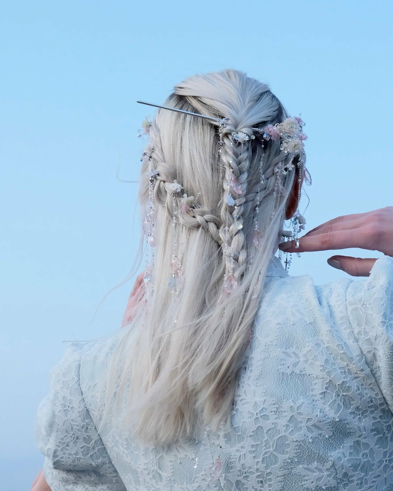 Twist in the Wind Crystalline Sakura Hair Pin and Mini Bouquet Dangling Chains Set