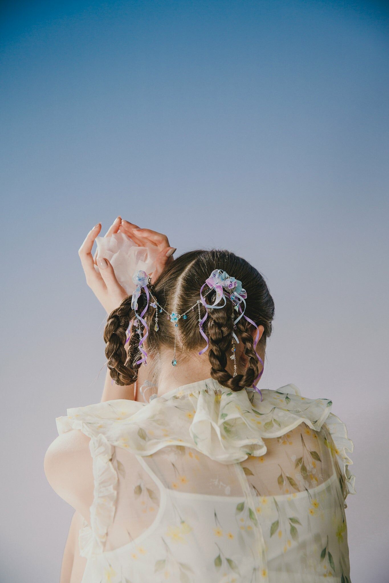 Ripples on a Breezy Day Hydrangea Bouquet Ribbon Clip in Hand-drawn Pattern with Dangling Chains