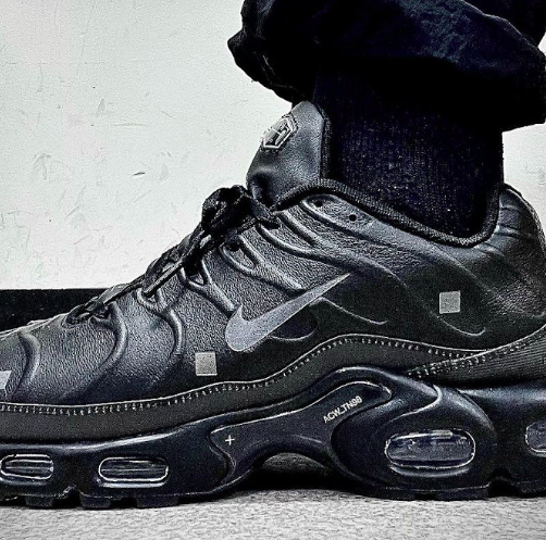 A-COLD-WALL* X Nike Air Max Plus 氣墊全黑| FLOMMARKET