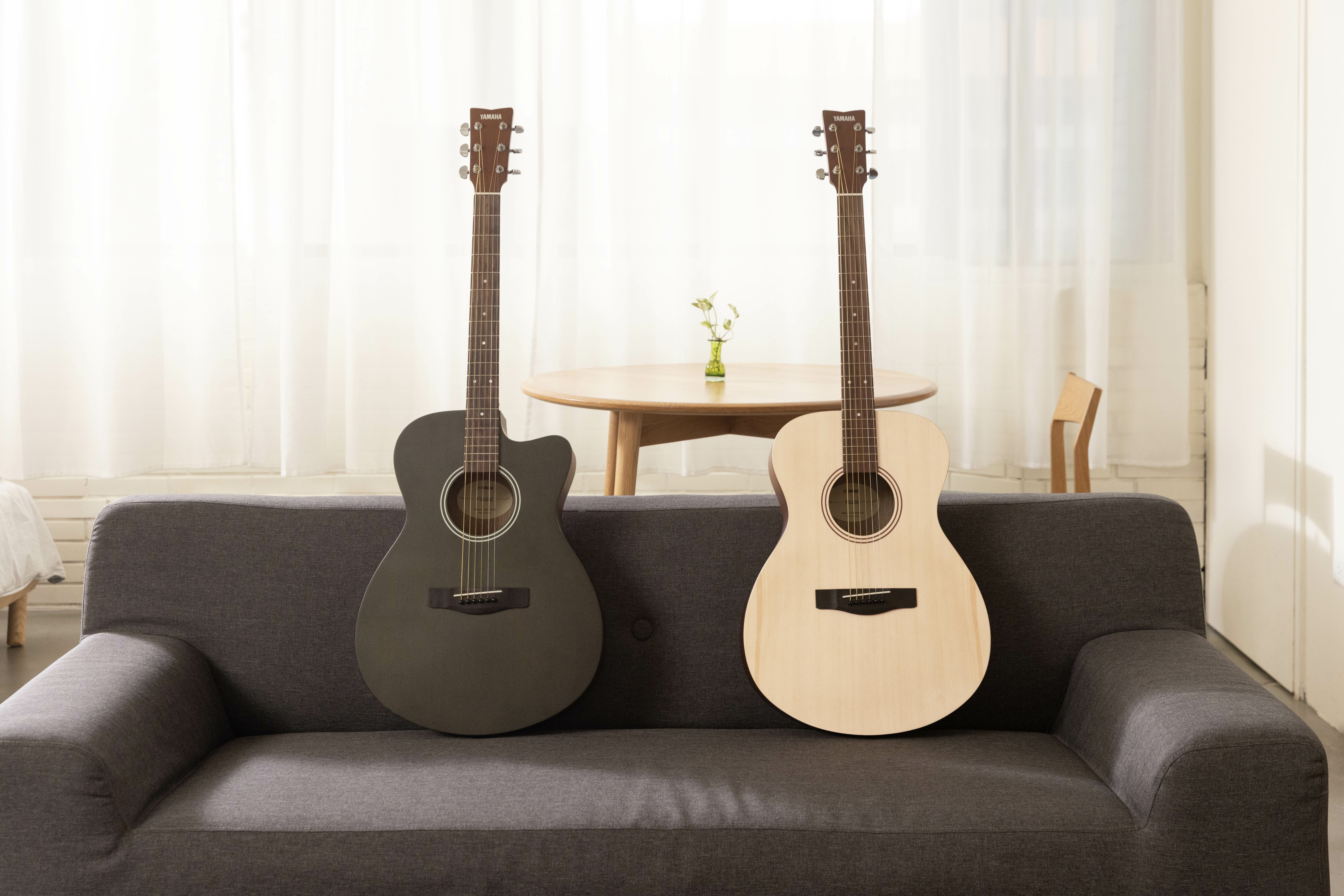 Yamaha YAMAHA F系列 木吉他 FS400C 煙燻黑色/原木色 雲杉木合板 缺角 附琴袋 第 4 張圖片｜三峽吉他 / Bass