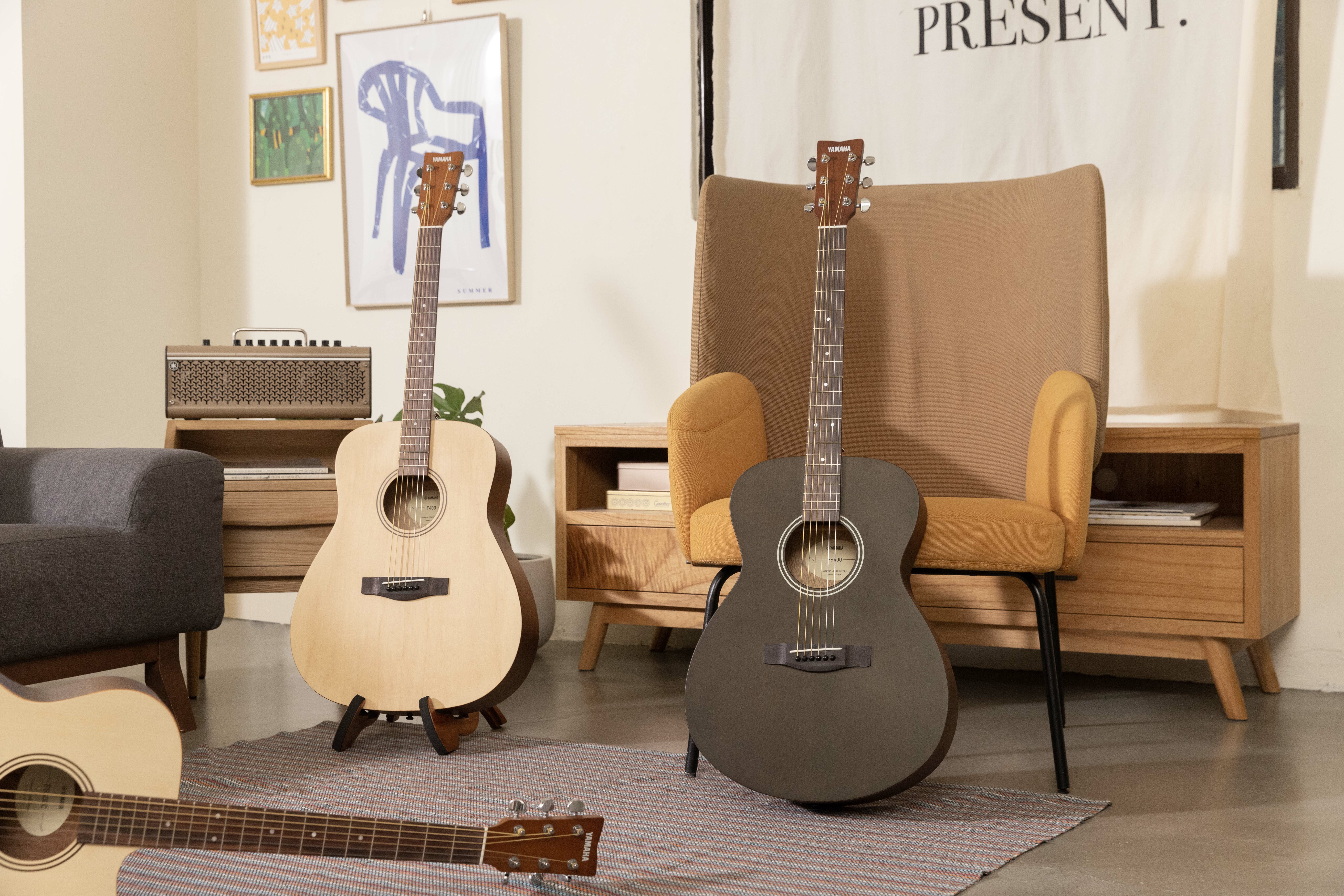 YAMAHA F系列 木吉他 FS400C 煙燻黑色/原木色 雲杉木合板 缺角 附琴袋