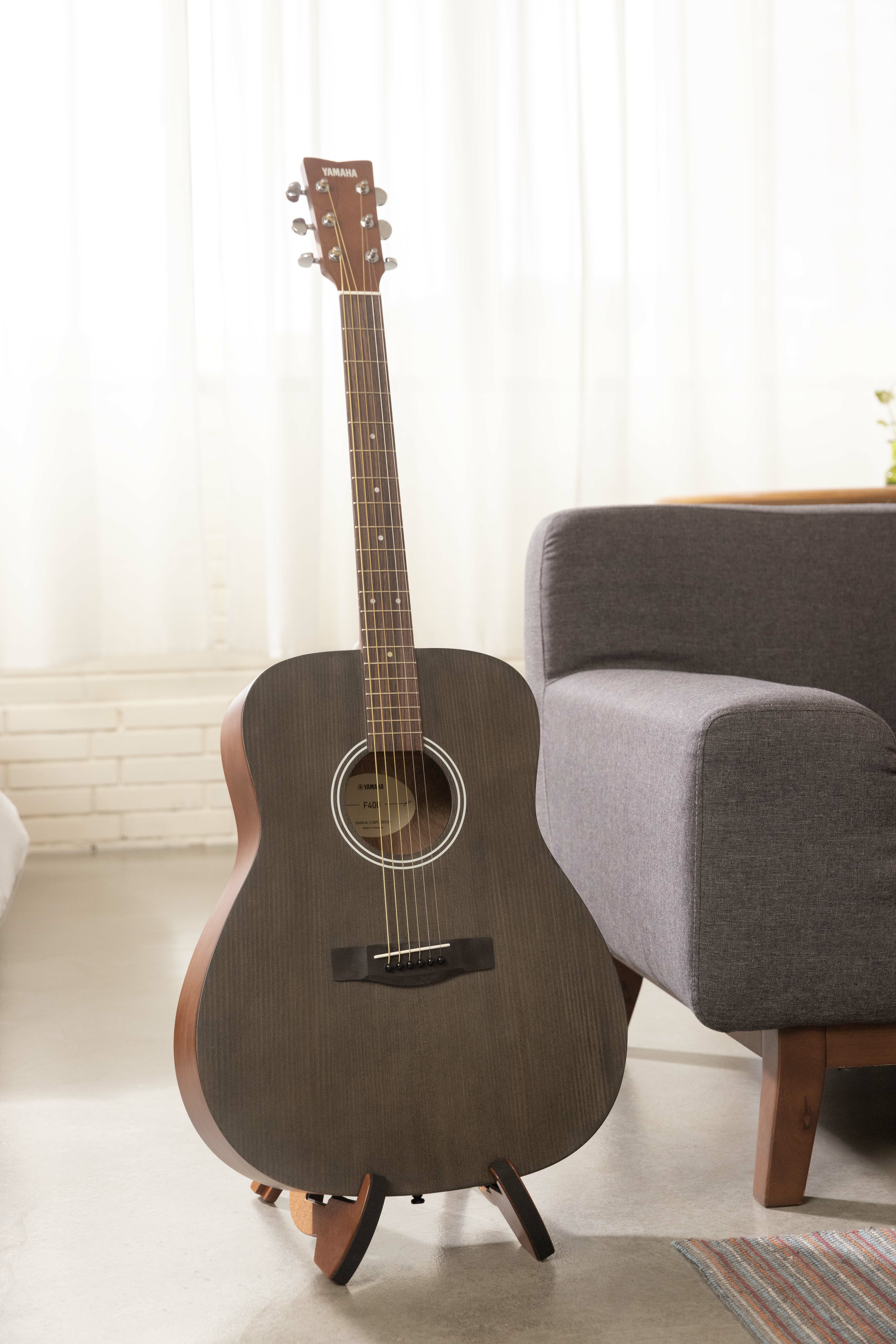 Yamaha YAMAHA F系列 木吉他 FS400C 煙燻黑色/原木色 雲杉木合板 缺角 附琴袋 第 3 張圖片｜三峽吉他 / Bass