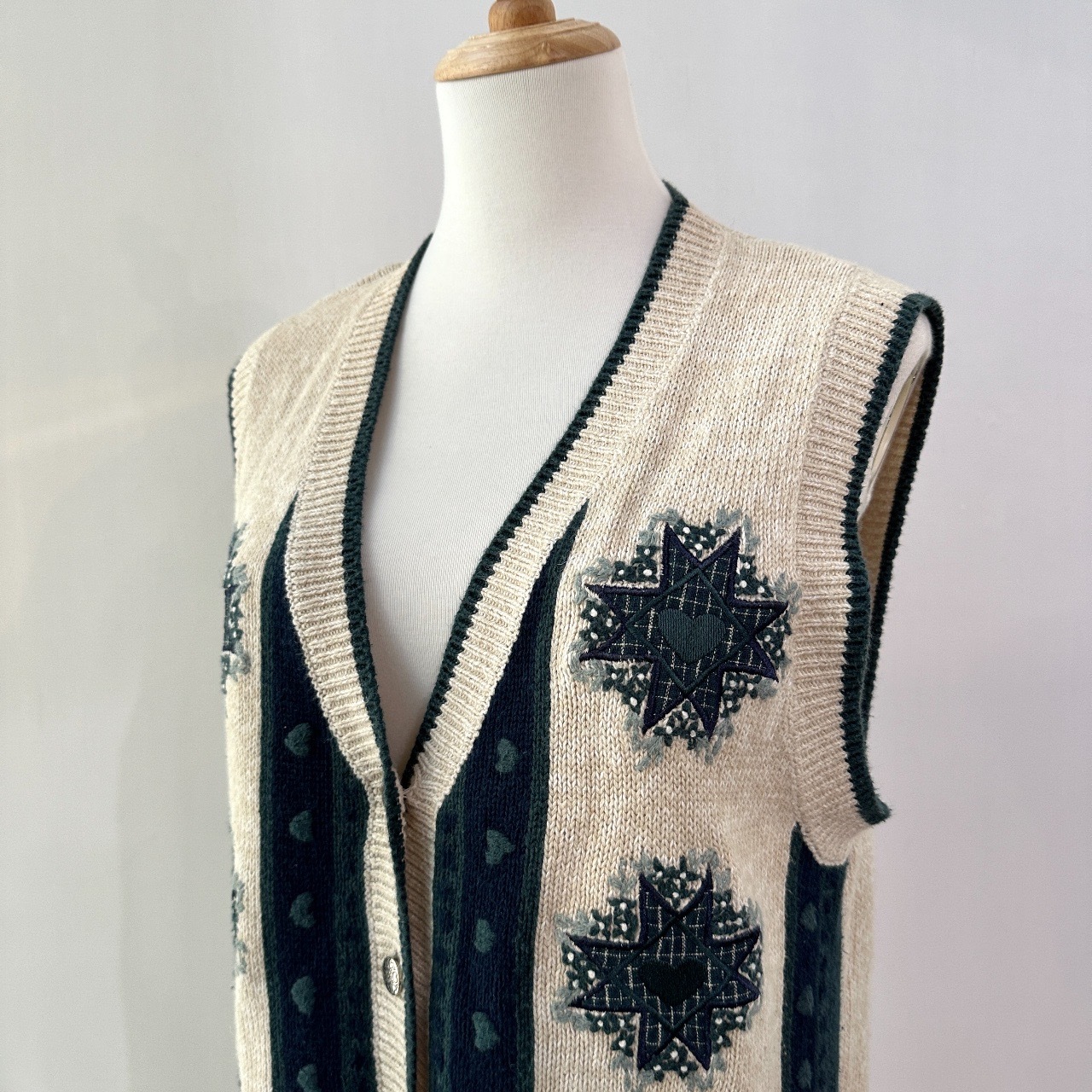 香港製 Christopher & Banks 手工刺繡背心毛衣