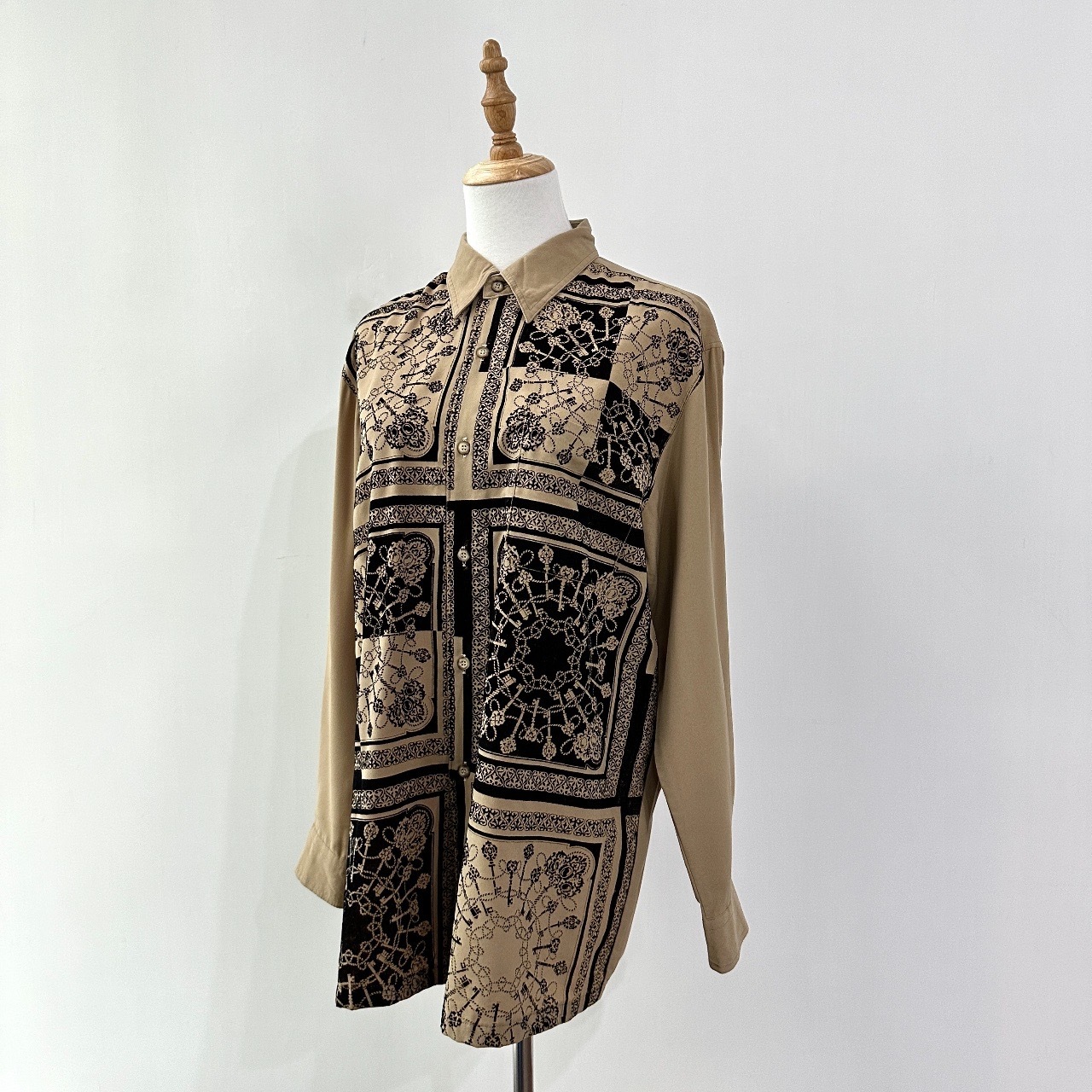 日本製沙丘色神秘魔法陣長袖上衣