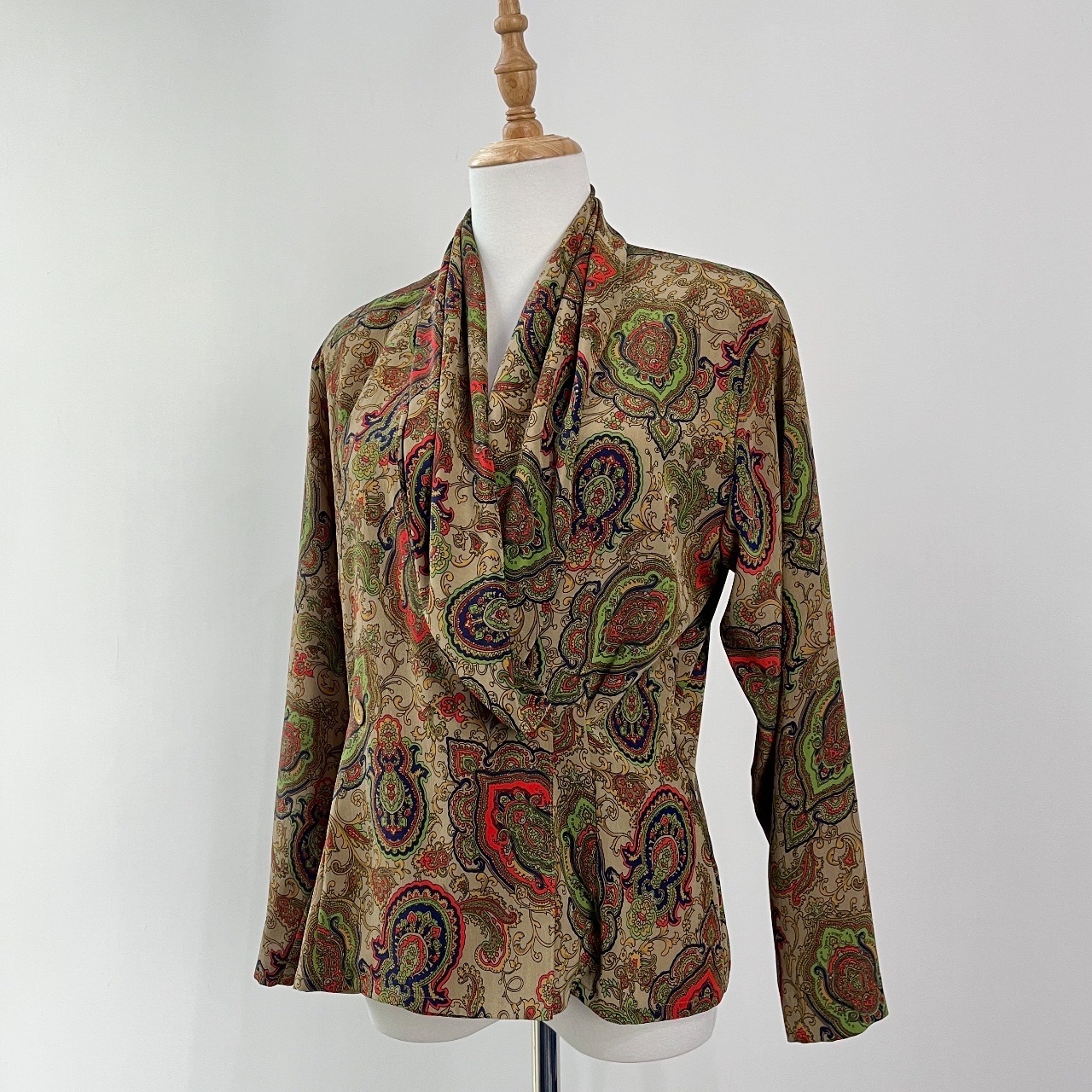 微華麗感宮廷風垂墜領口上衣