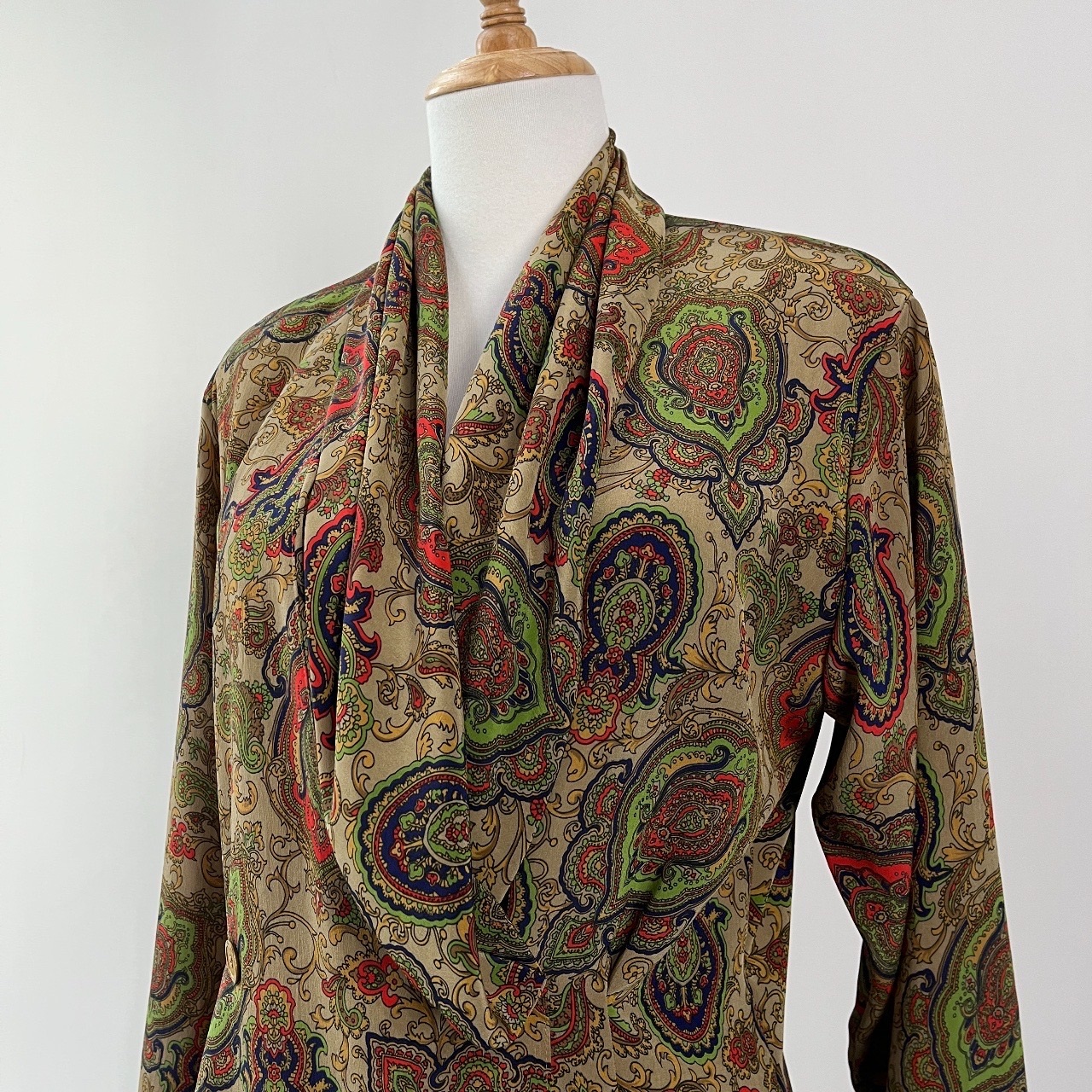 微華麗感宮廷風垂墜領口上衣