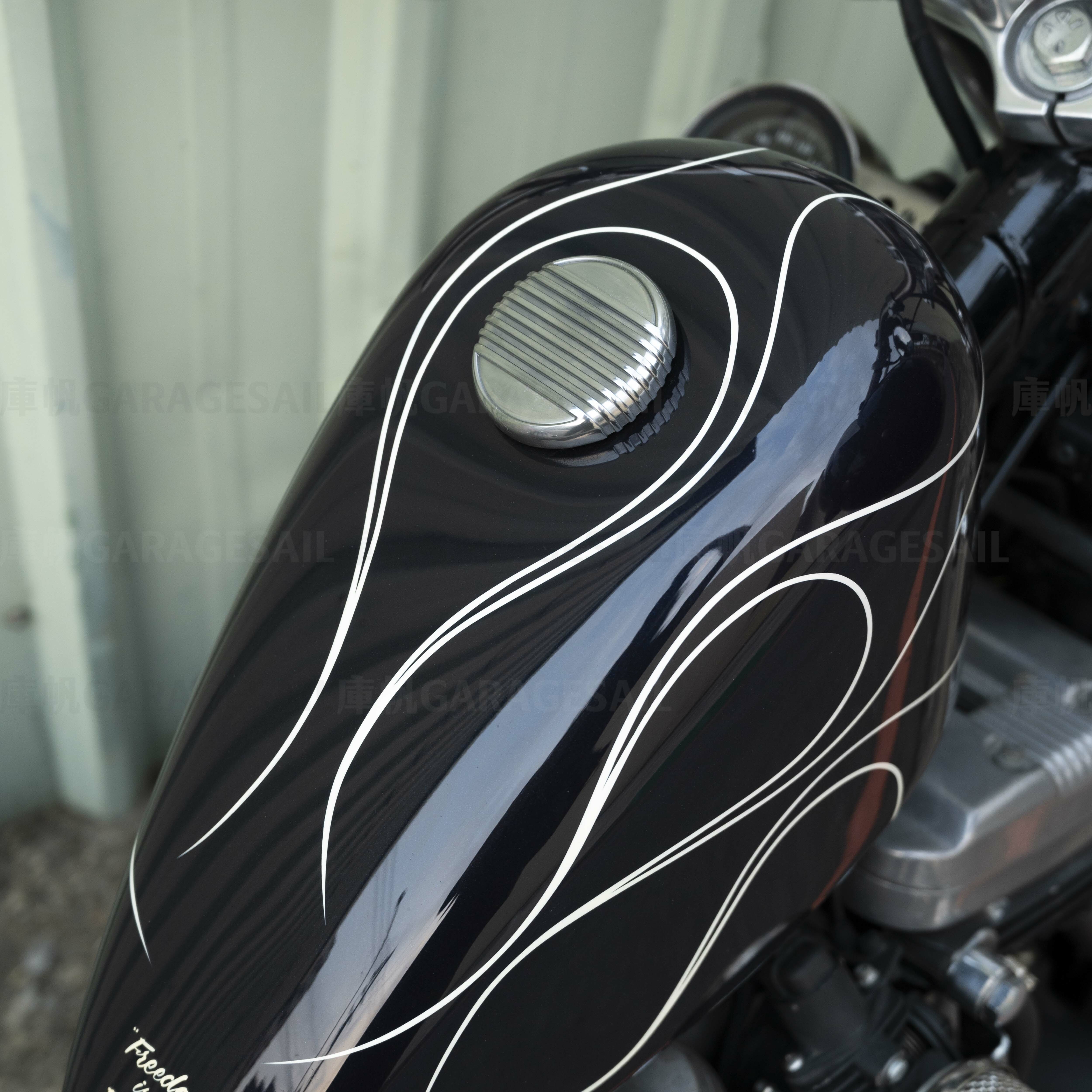 Lowbrow 油箱蓋 鰭片 - 拋光銀