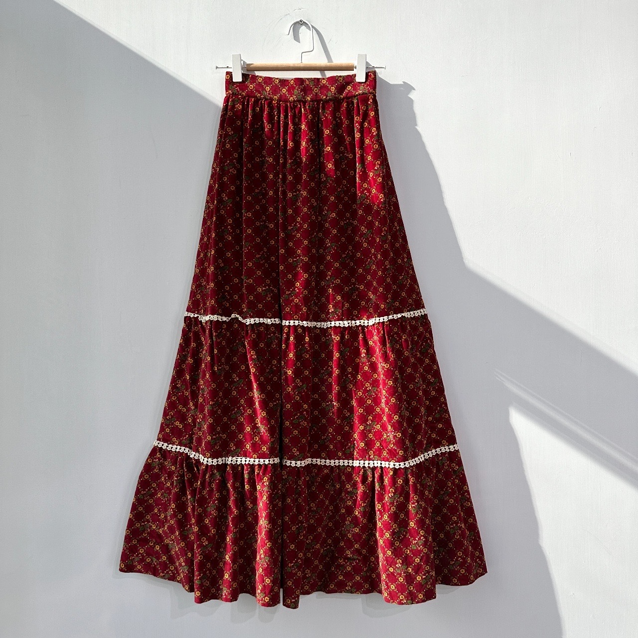 酒紅色迷你花卉蛋糕半身裙