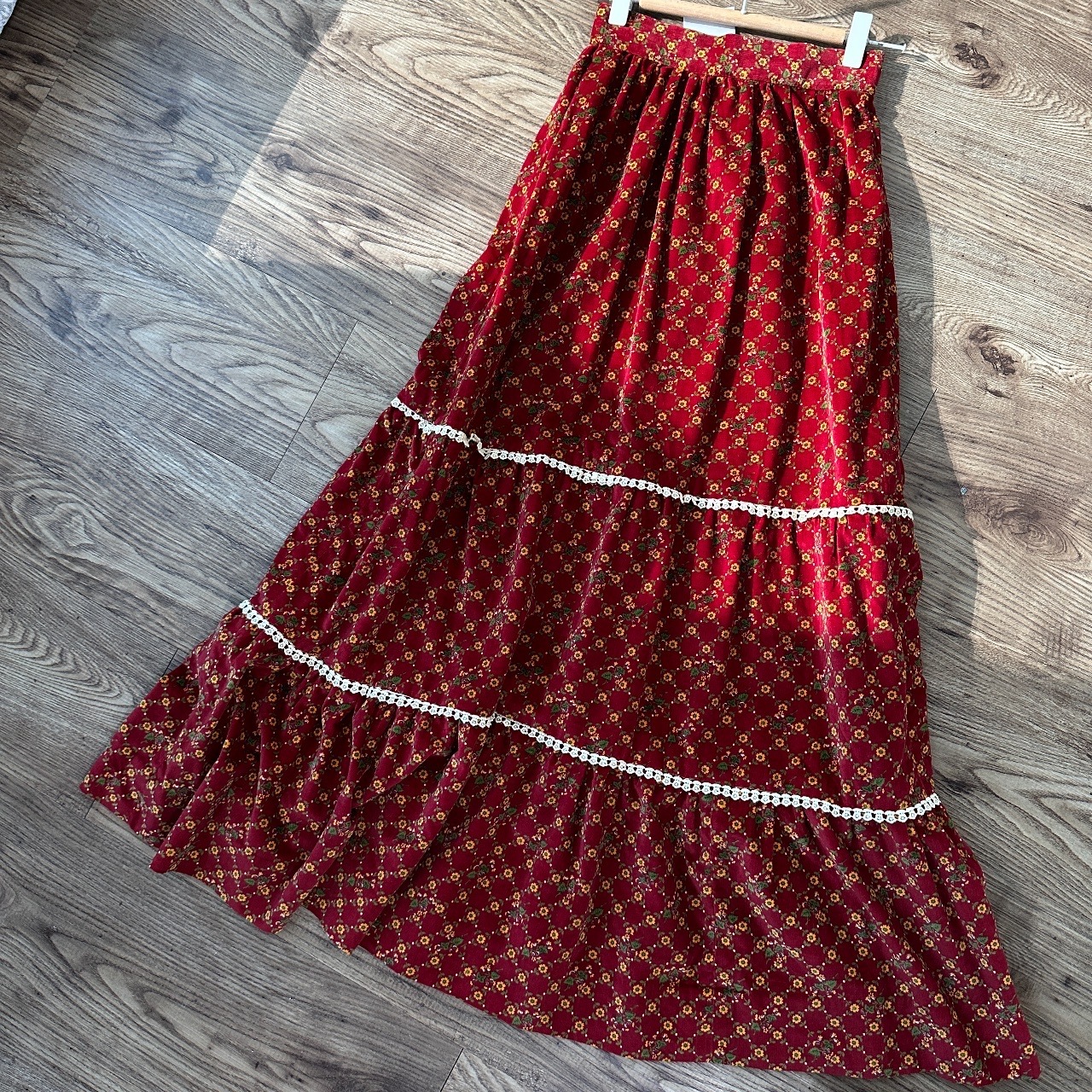 酒紅色迷你花卉蛋糕半身裙