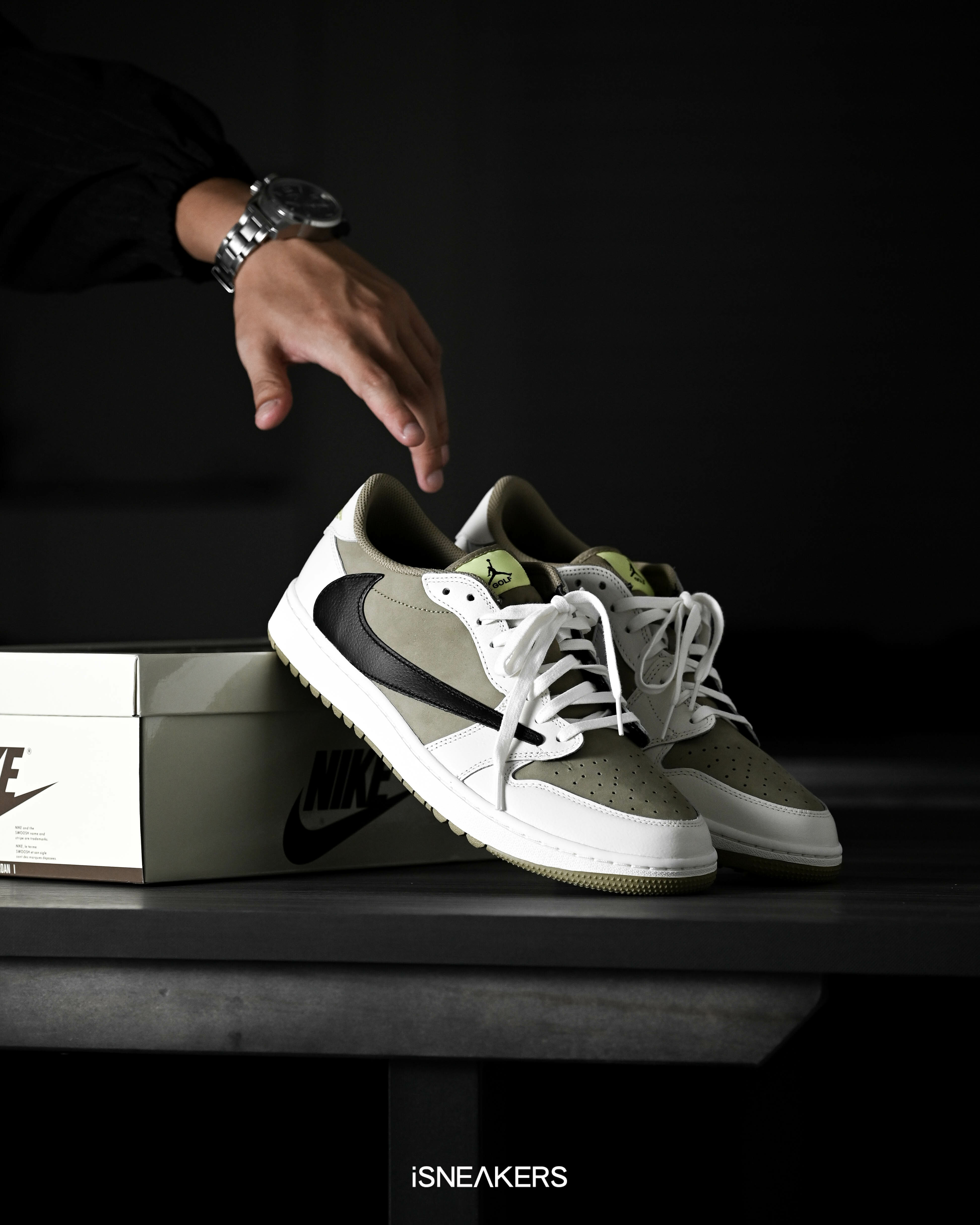 iSNEAKERS｜Travis Scott x Air Jordan 1 Low Golf "Neutral Olive" 白墨綠倒勾 FZ3124-200