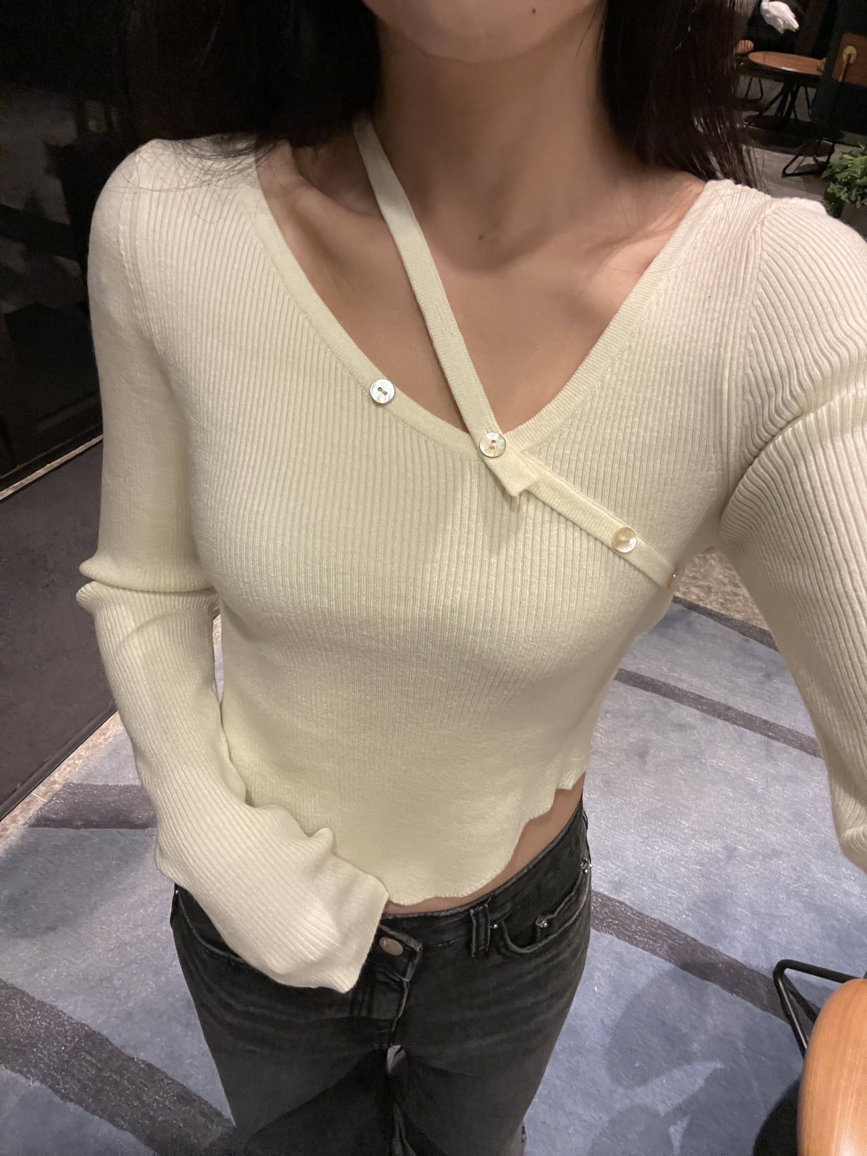 (現貨) 設計感!小性感舒服軟針織上衣 T1030 (啡)