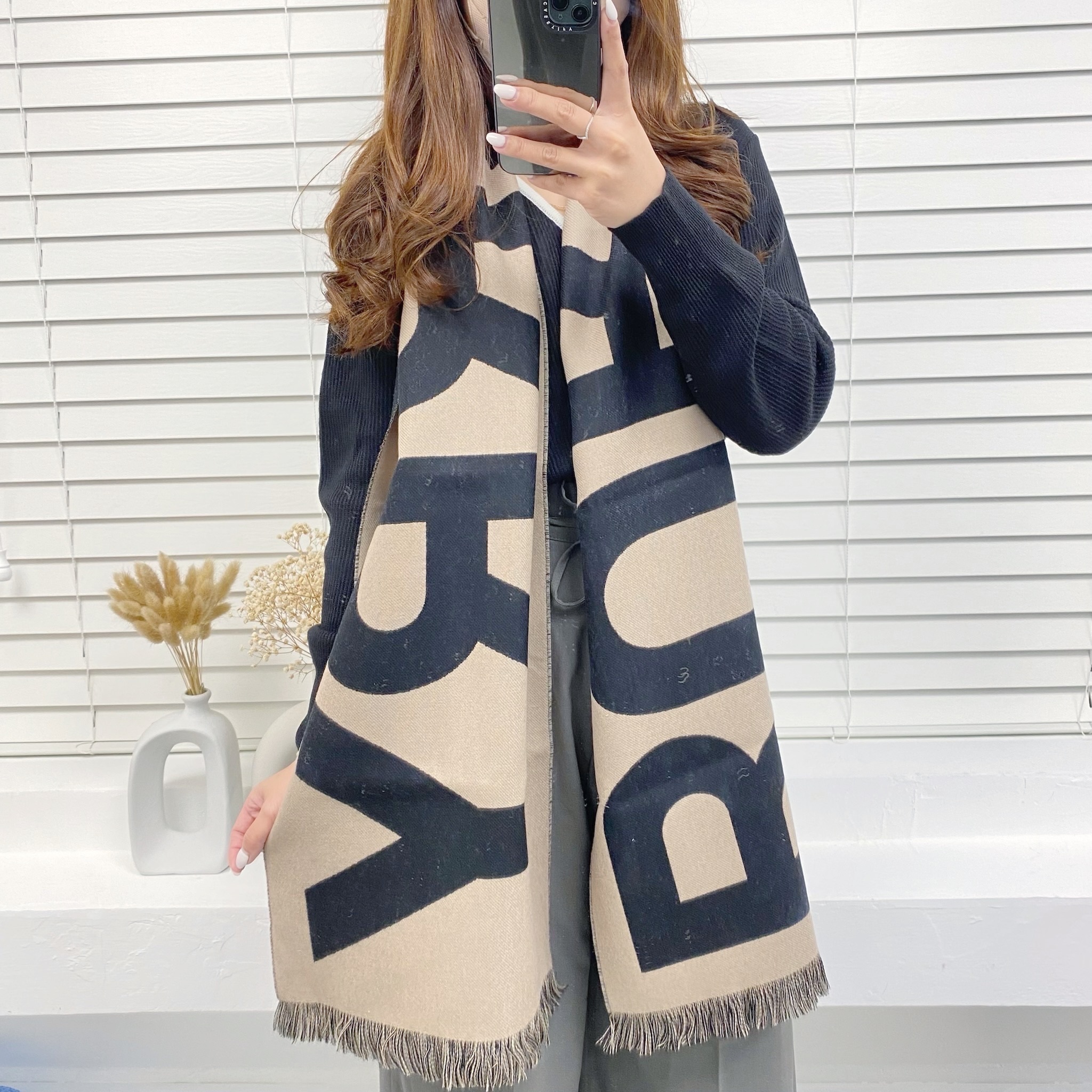Outlet Burberry Wool Scarf
