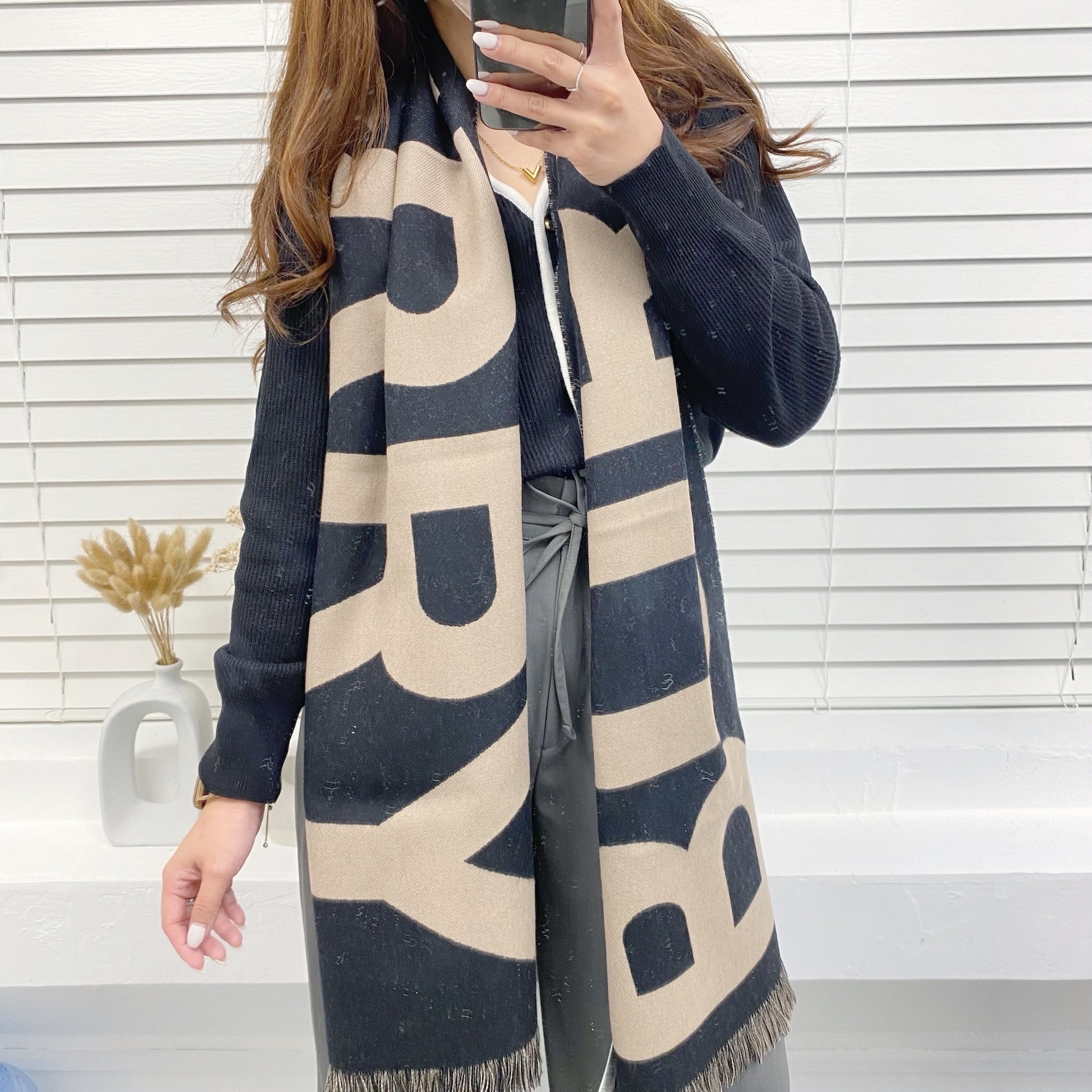 Outlet Burberry Wool Scarf