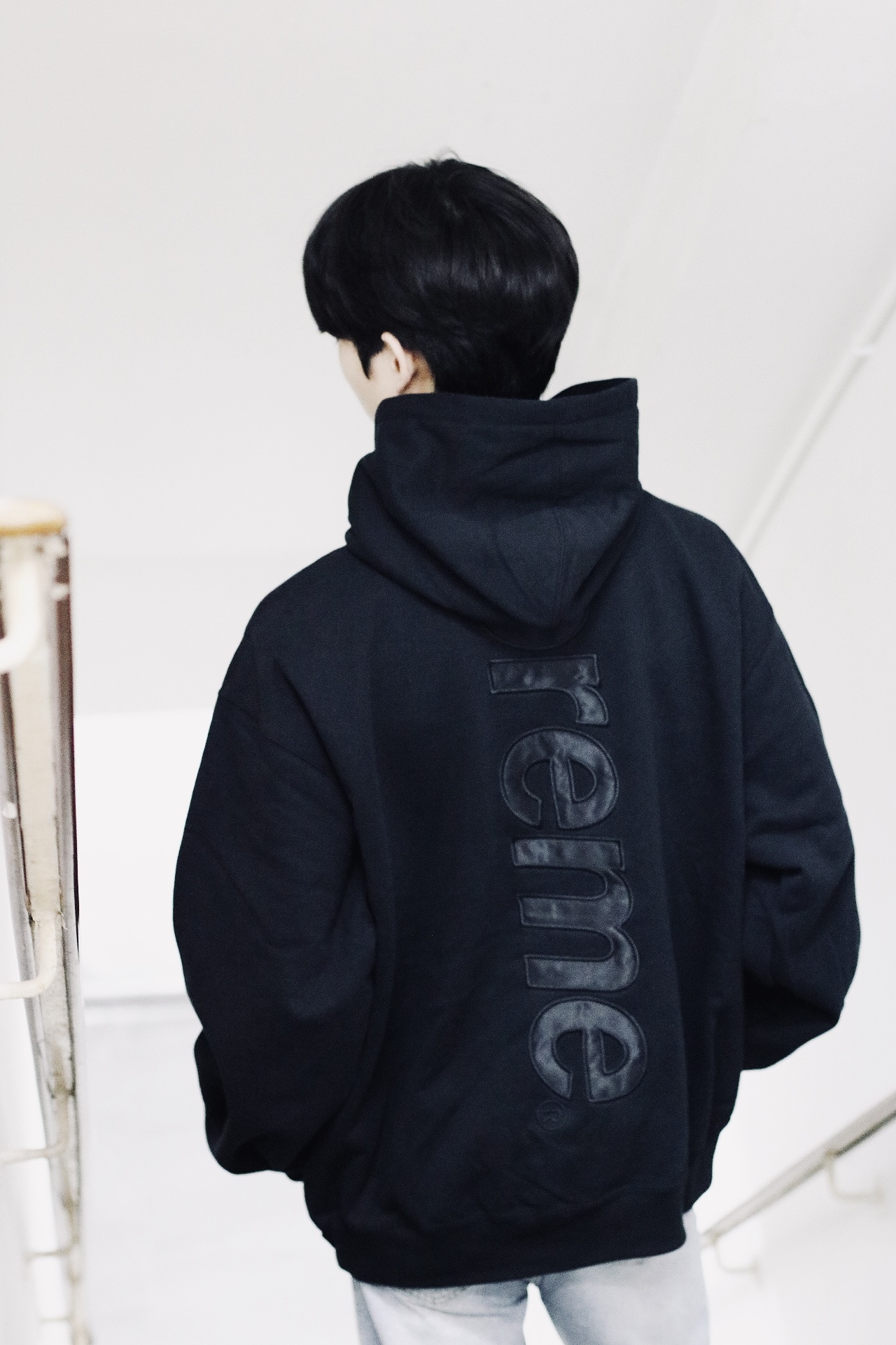 SUPREME SATIN APPLIQUE HOODED SWEATSHIRT BLACK SUPREME SATIN APPLIQUE HOODED SWEATSHIRT BLACK
