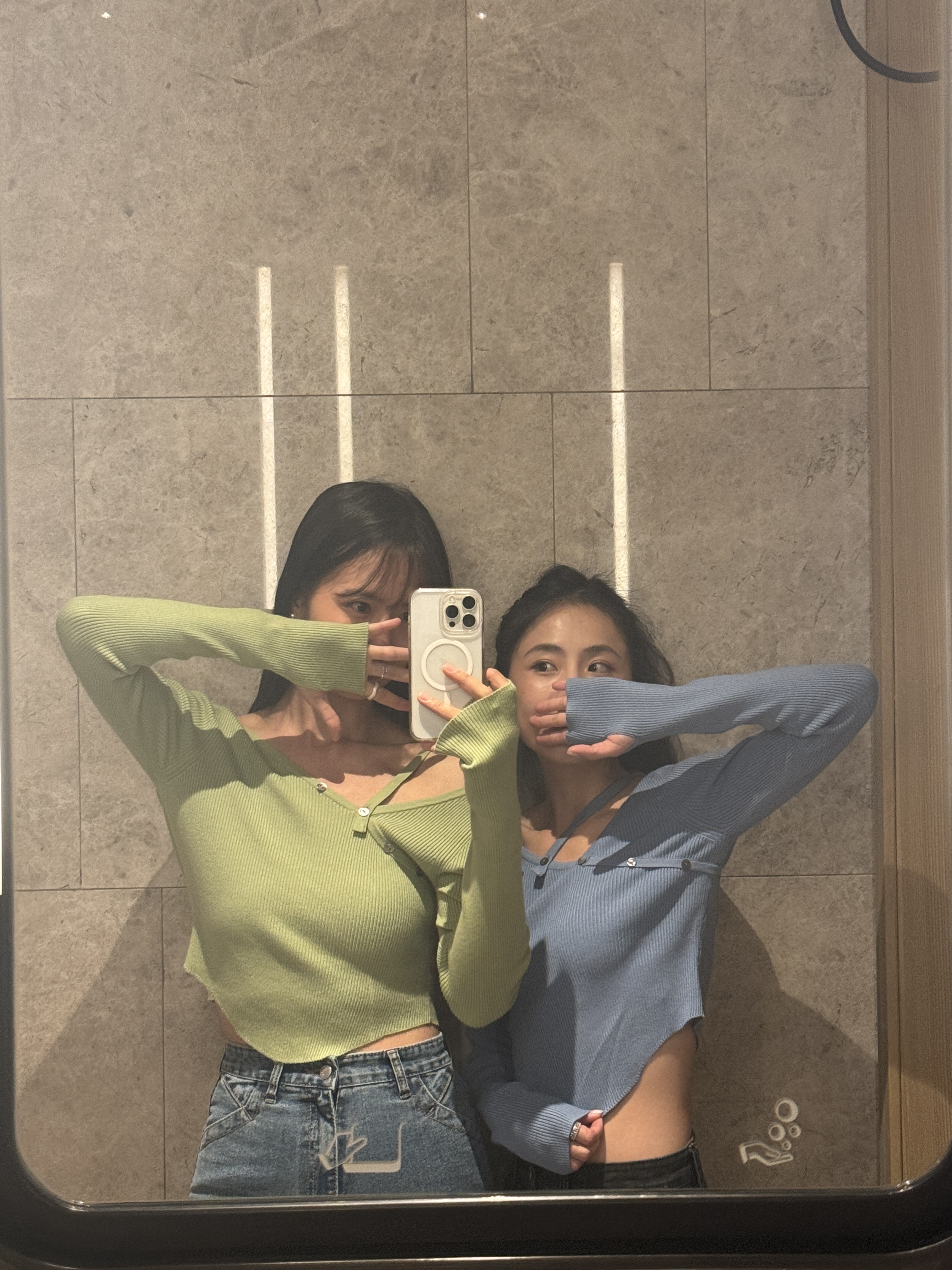 (現貨) 設計感!小性感舒服軟針織上衣 T1030 (啡)