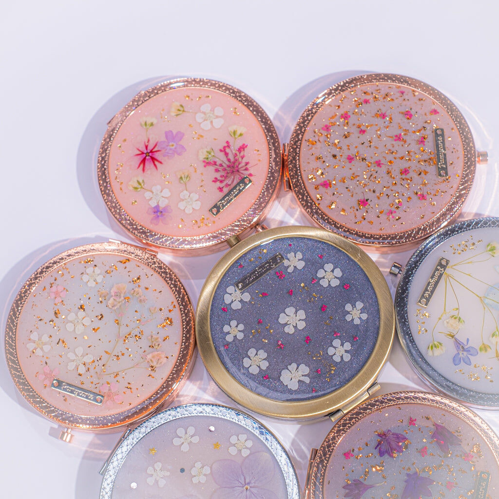 ⑦ Portable Makeup Mirror