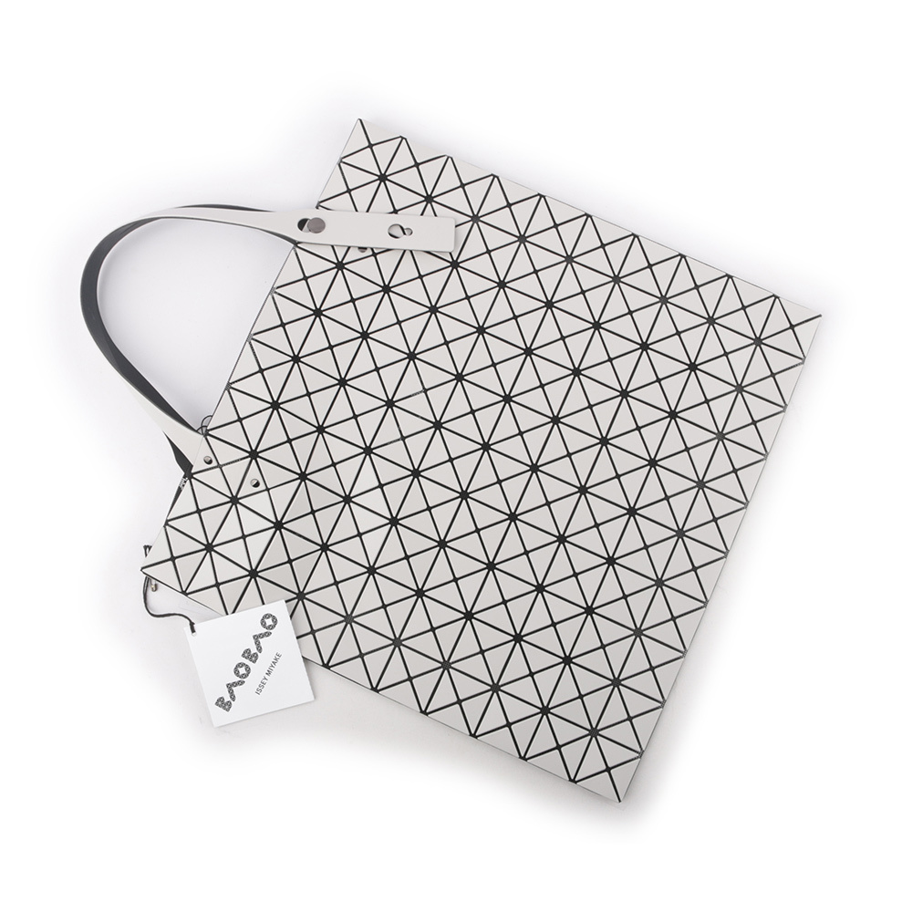 【ISSEY MIYAKE三宅一生】BAO BAO PRISM 10X10 啞光霧面手提包(淺灰色) AG503 11