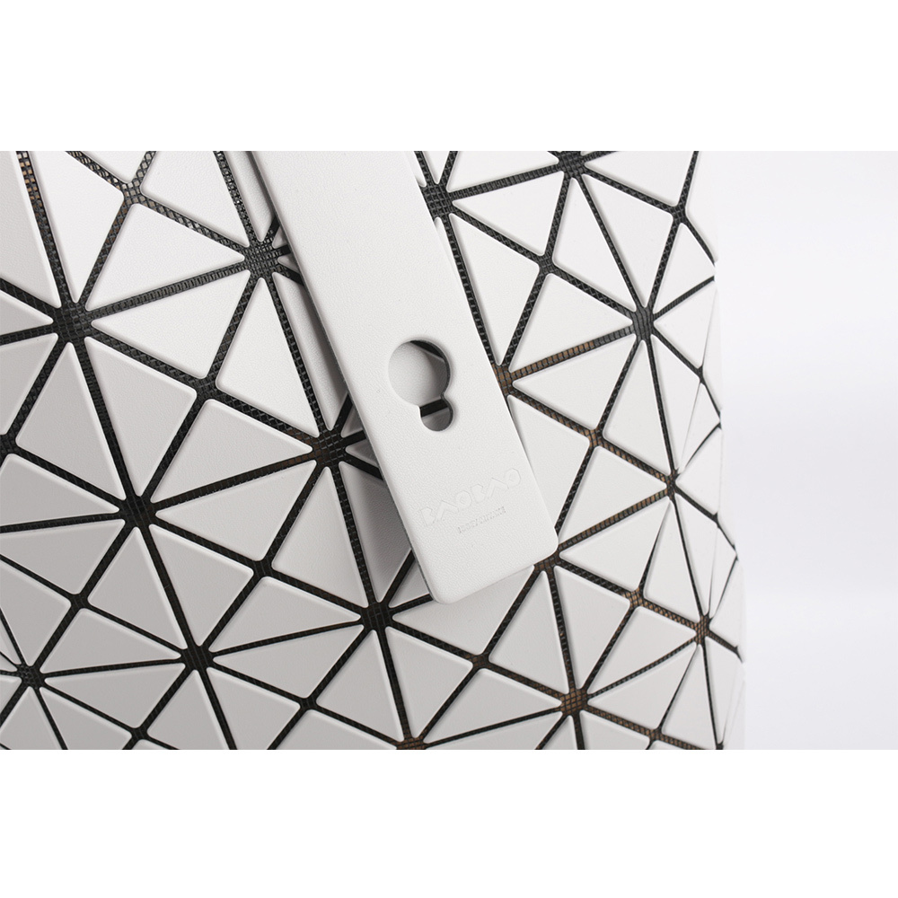 【ISSEY MIYAKE三宅一生】BAO BAO PRISM 10X10 啞光霧面手提包(淺灰色) AG503 11